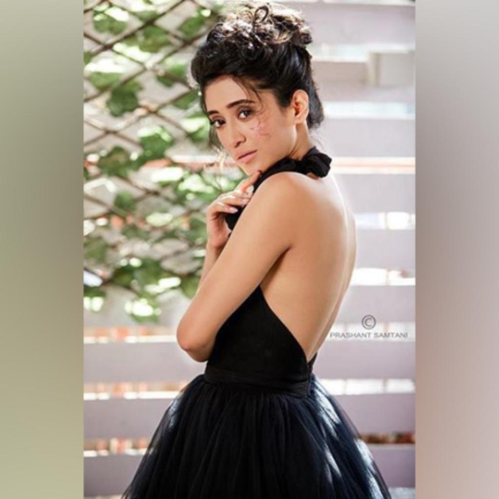 1030x1030 Shivangi Joshi kills it in latest photo shoot after getting, Phone