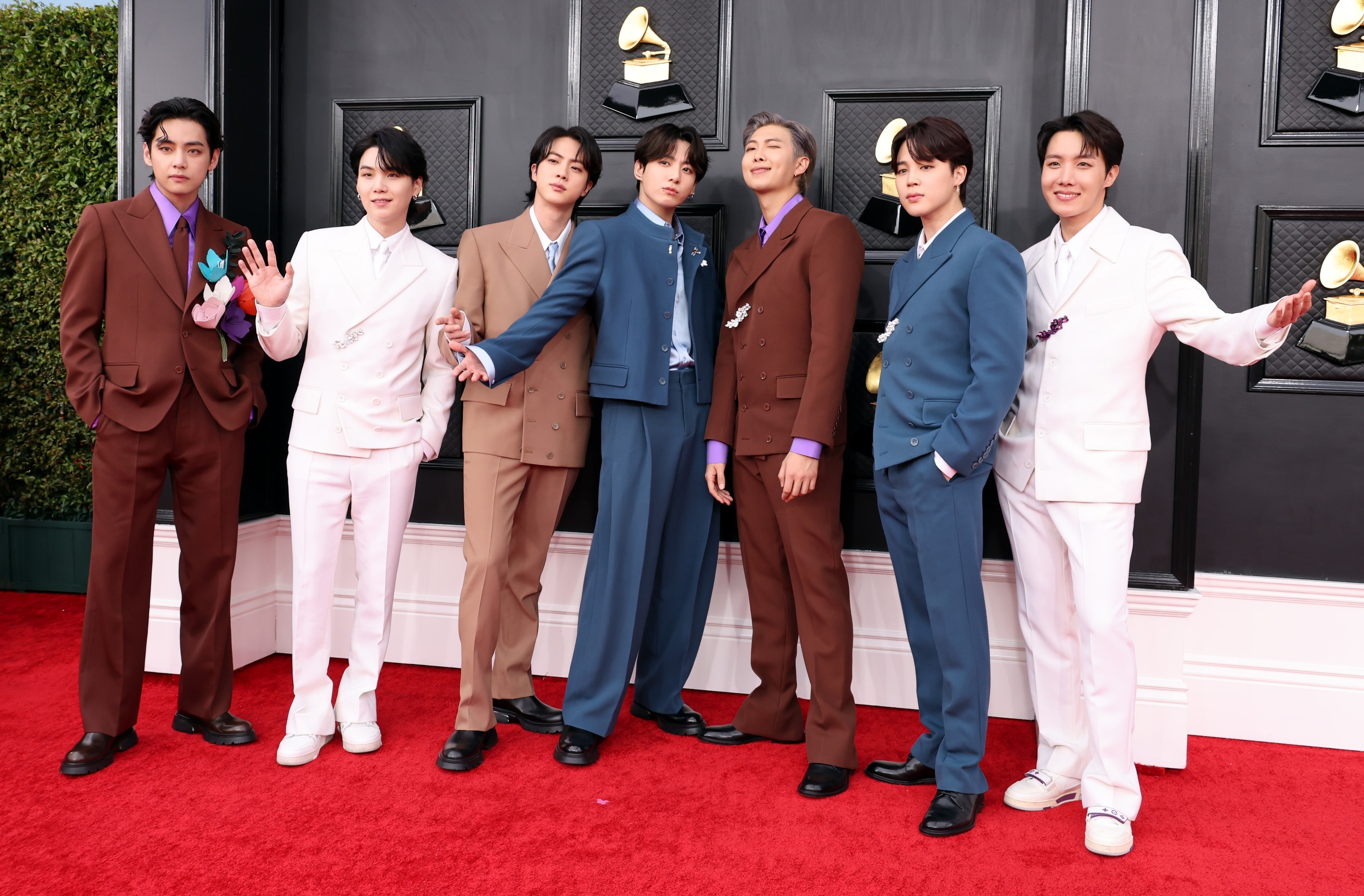 3250x2140 All BTS Members Reunite at Grammys 2022 Red Carpet Looking Dapper, Desktop