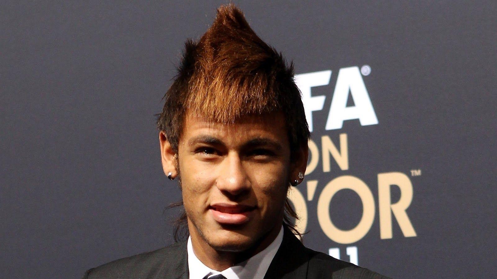 1600x900 Neymar at Ballon D'OR Event Wallpaper, Desktop