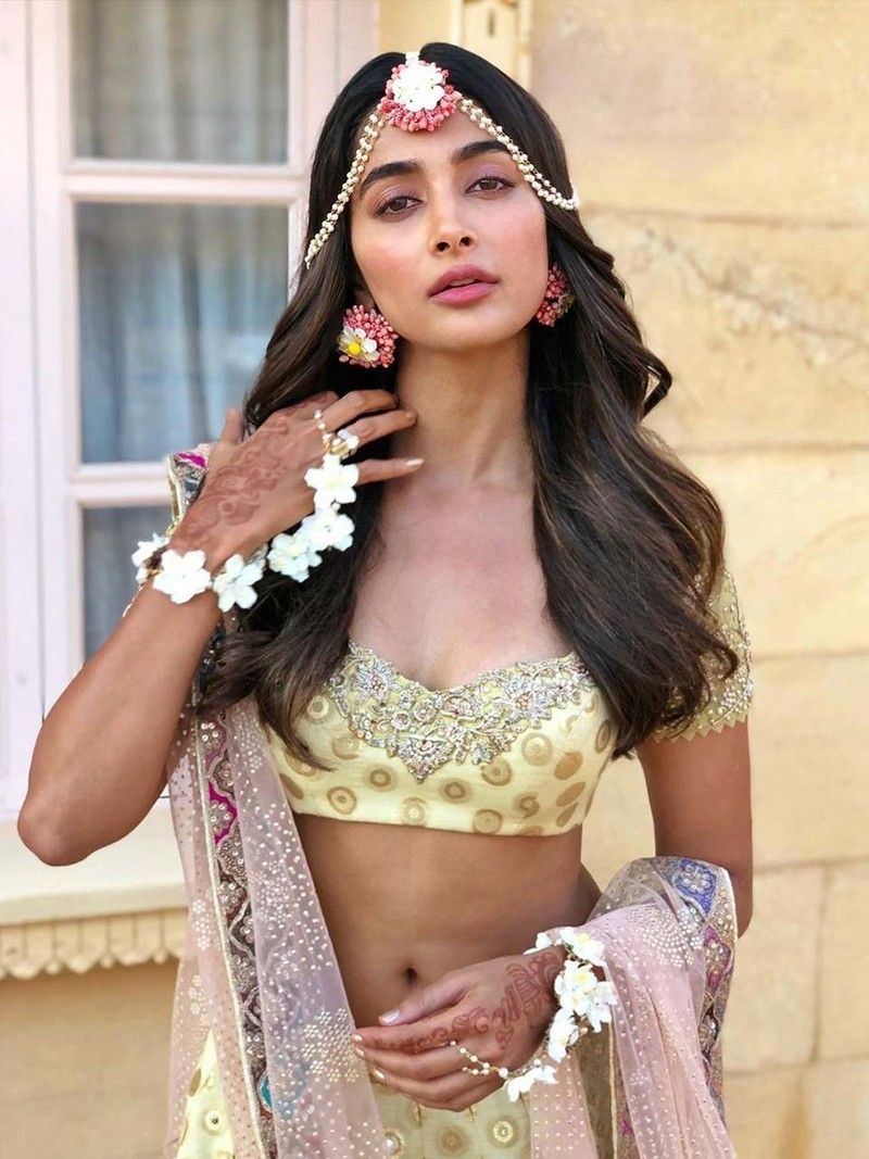 800x1070 Have a look at Pooja Hegde's hottest clicks, Phone