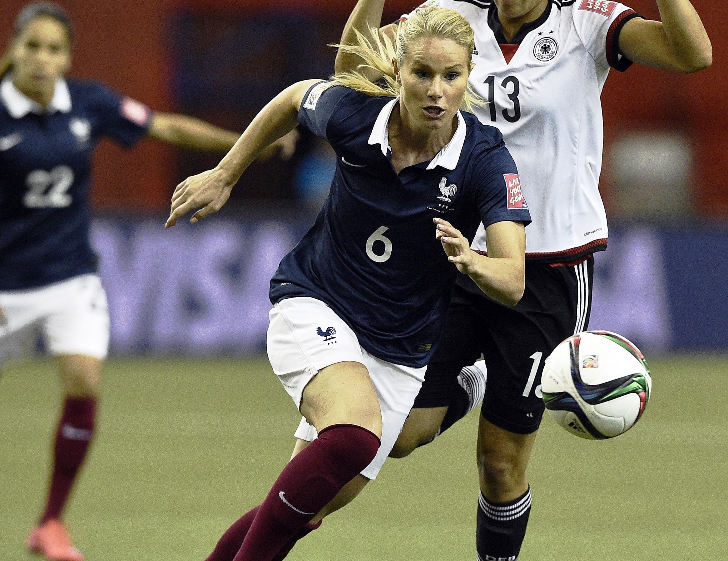 2340x1800 Cinq choses à savoir sur Amandine Henry, la nouvelle star du PSG, Desktop