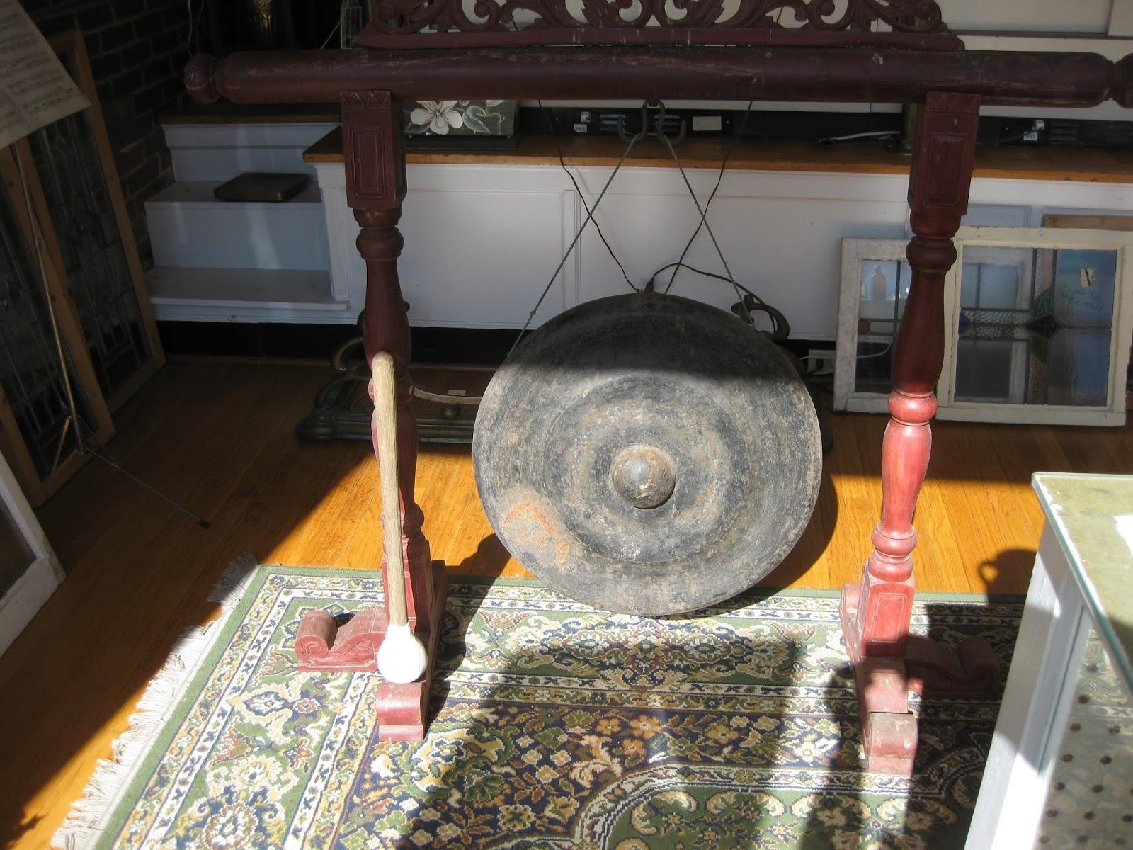 1600x1200 Vicksburg's Adolph Rose Antique Shop: ANCIENT METAL GONG, Desktop