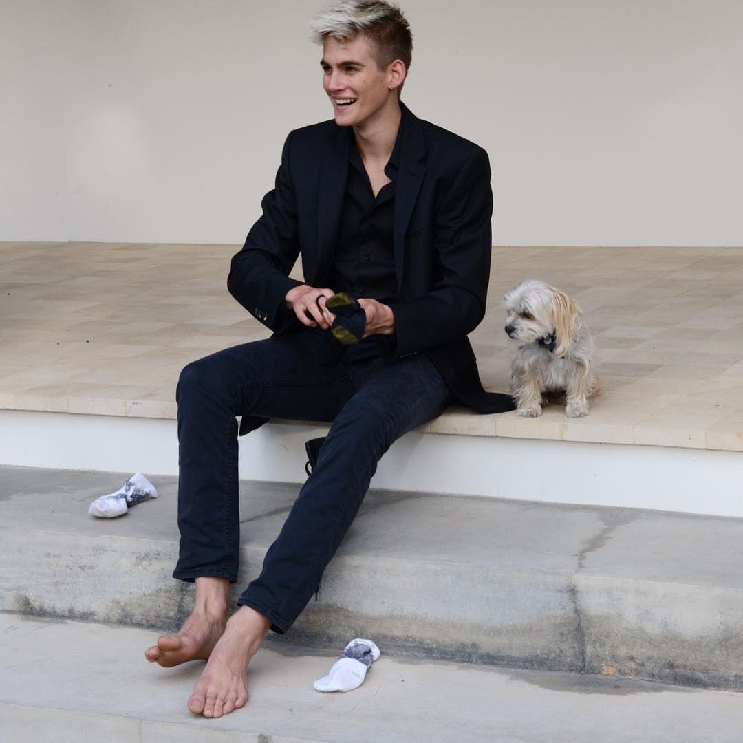 1080x1080 Presley Gerber. Barefoot & famous.in varying degrees. Descalzo, Phone