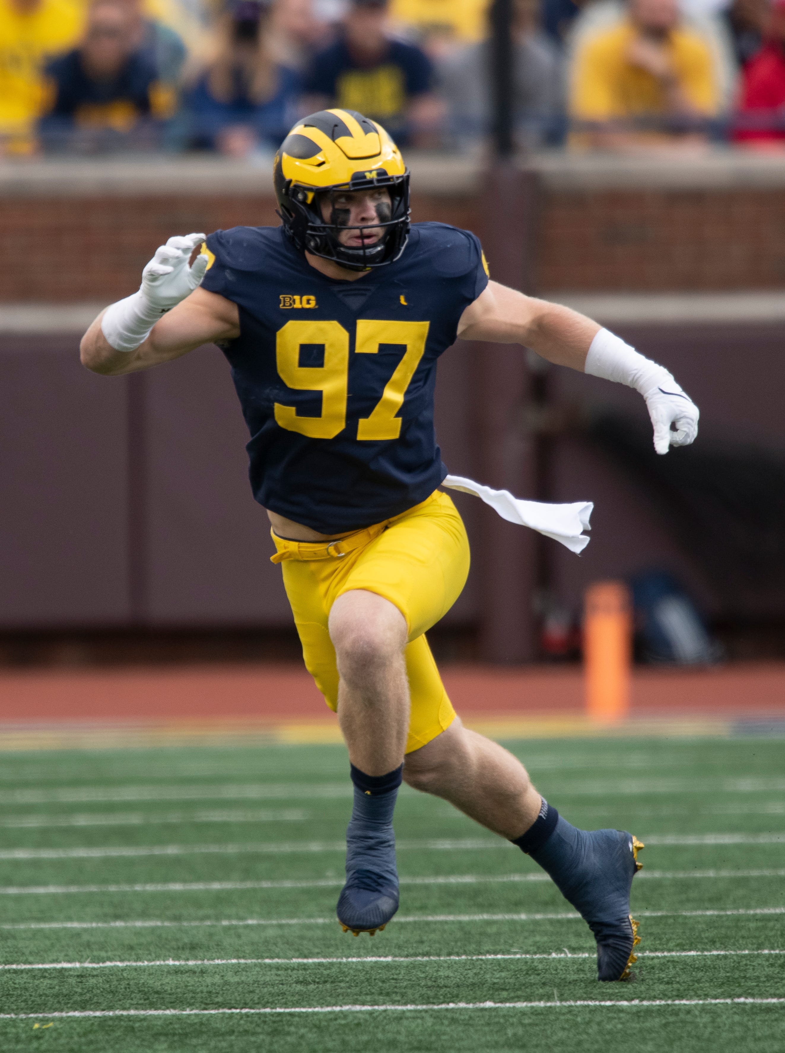 2650x3550 Aidan Hutchinson hopes Michigan win will make former roommate 'feel bad' about transfer, Phone