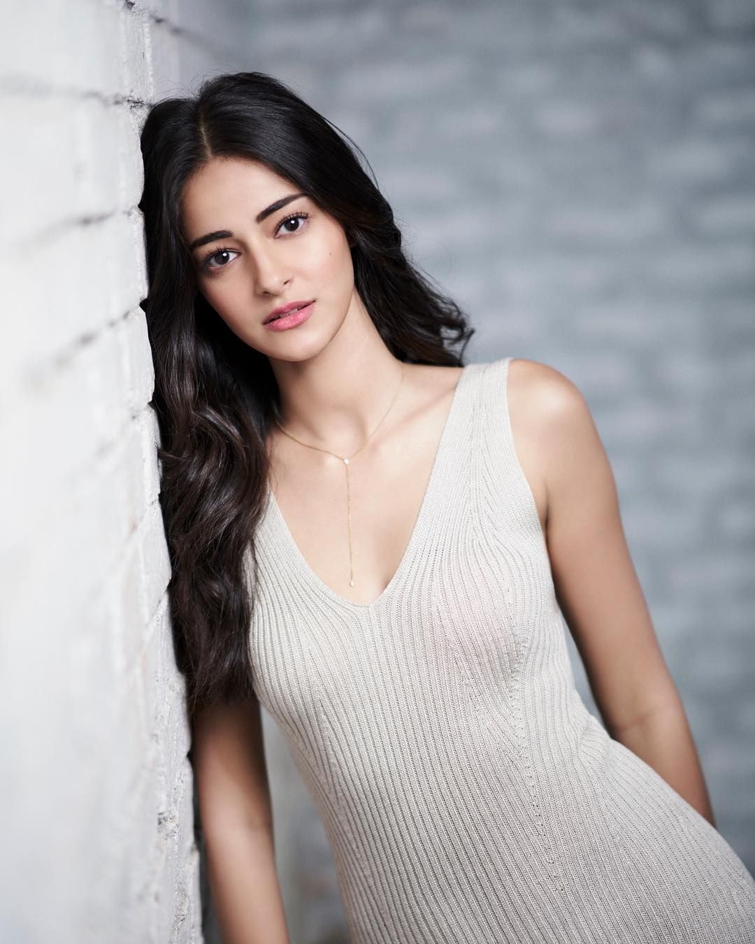 1080x1350 Ananya Panday HOT 30 HD Photo & Wallpaper Free Download 2019, Phone