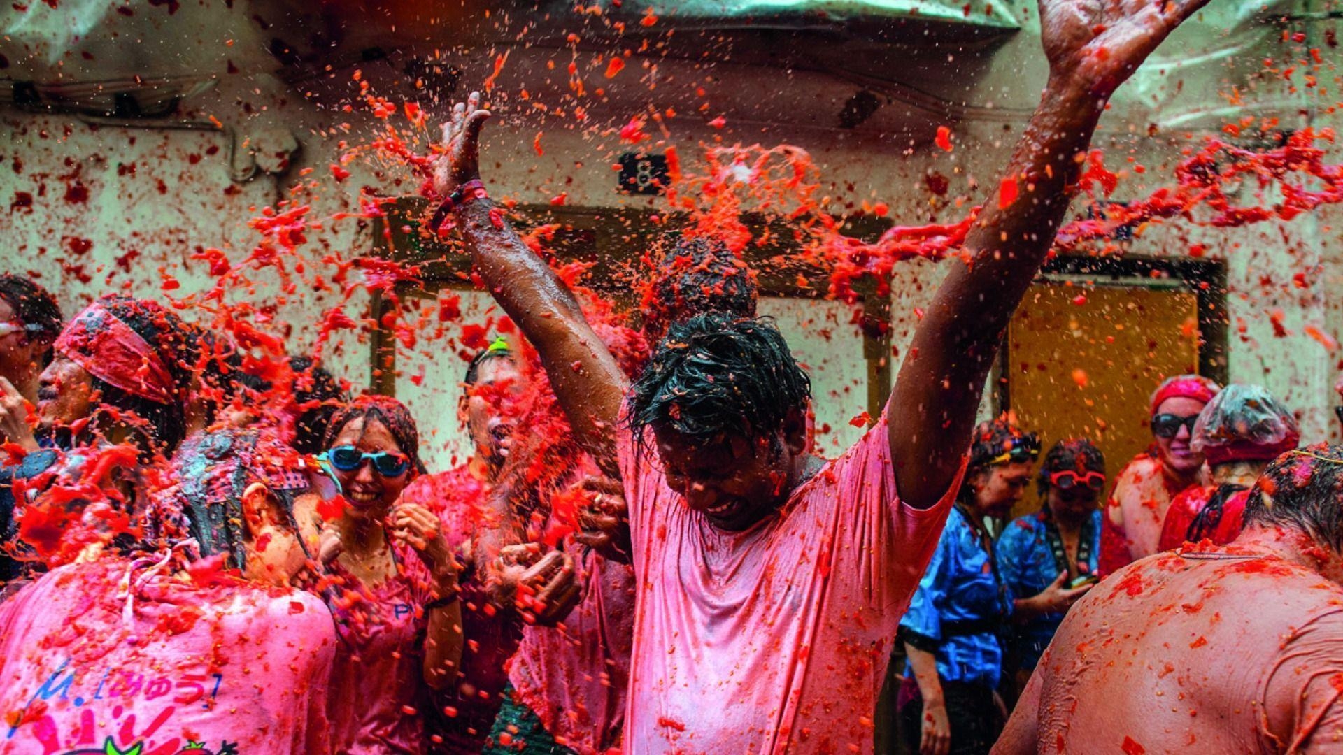 1920x1080 Spain: Tomatina festival celebrated with tomatoes fights, Desktop