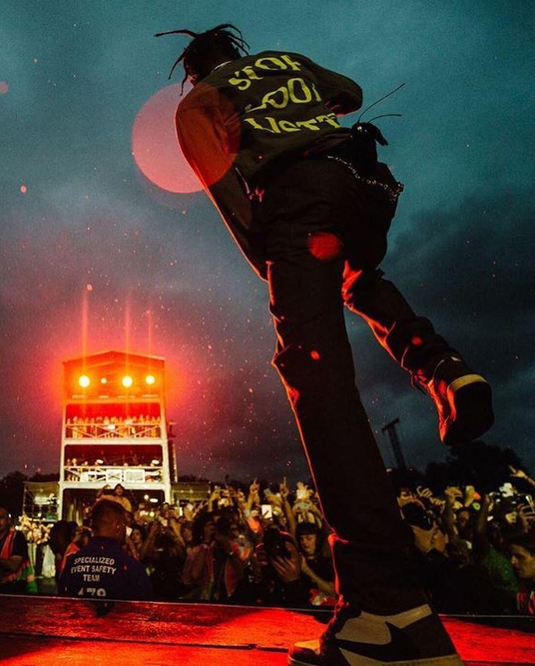 1080x1350 Travis Scott on Instagram: “ at #wirelessfestival, Phone