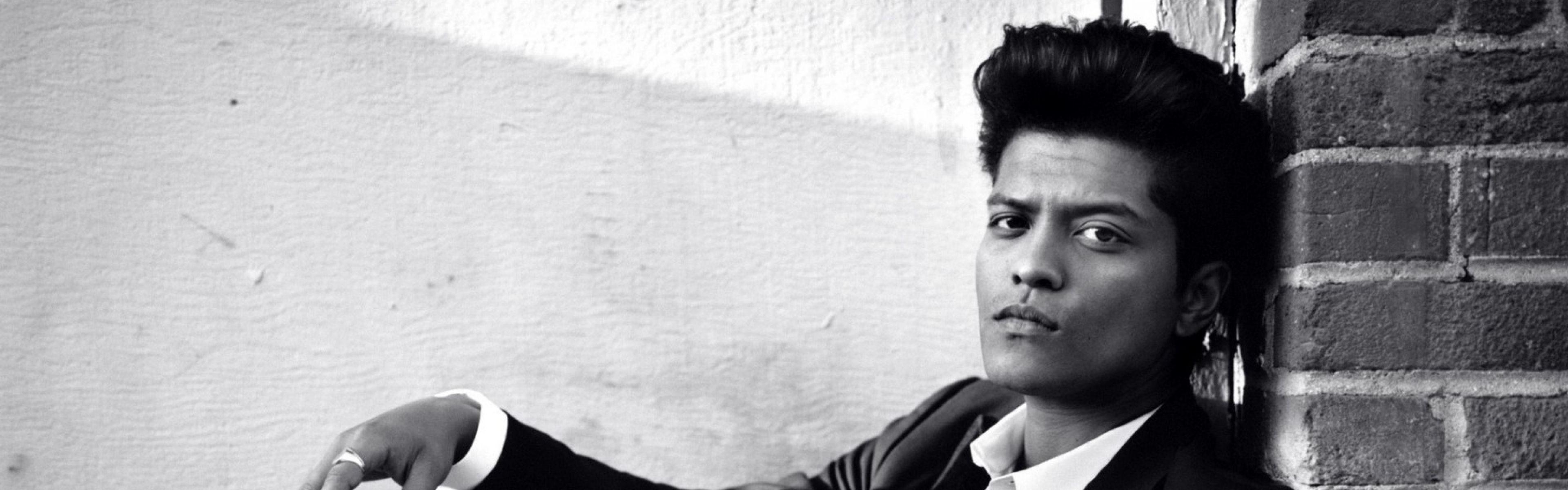 3840x1200 Download Wallpaper  Bruno mars, Singer, Musician Dual, Dual Screen