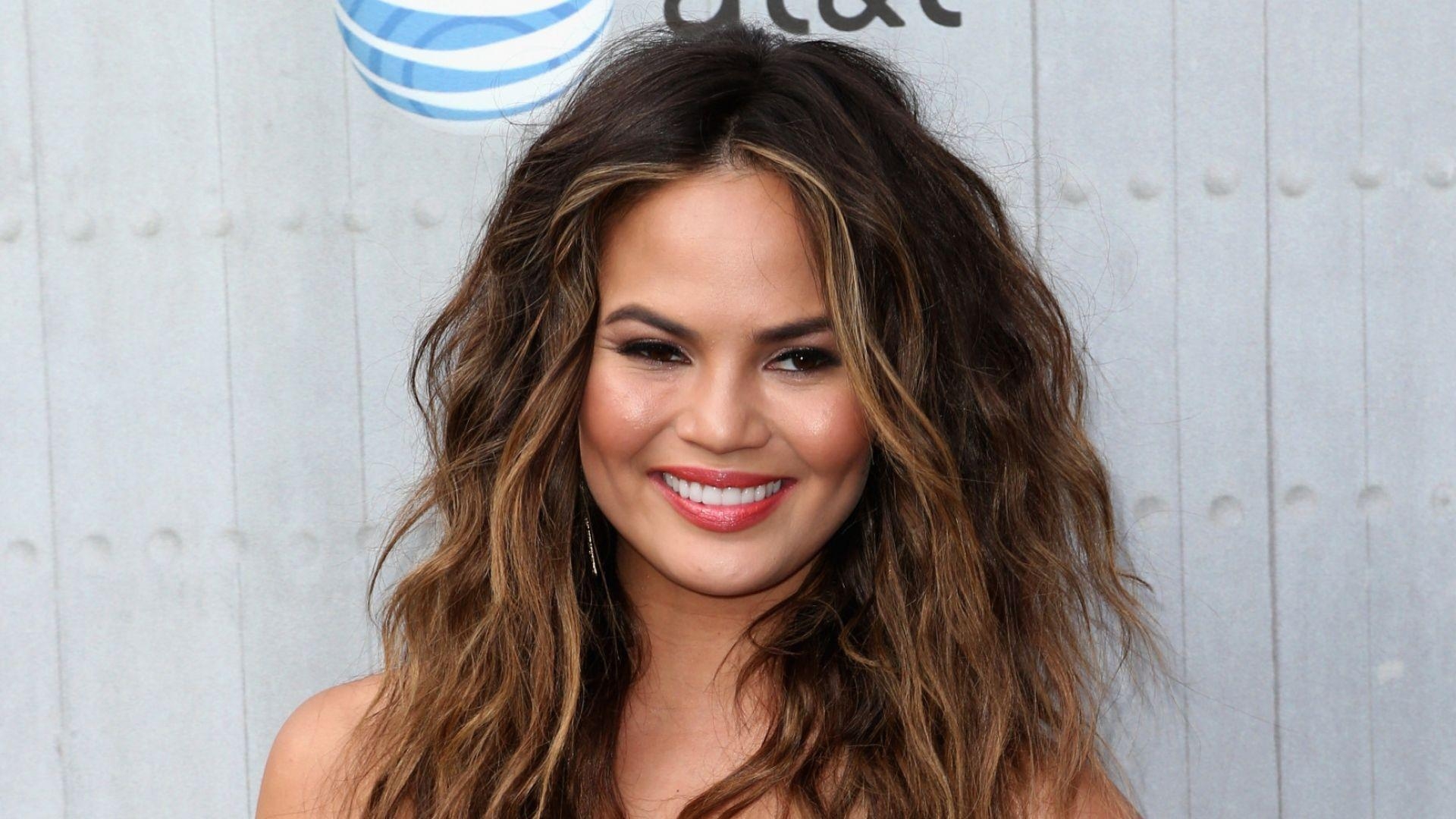 1920x1080 Download Wallpaper  Chrissy teigen, Model, Face, Smile, Desktop