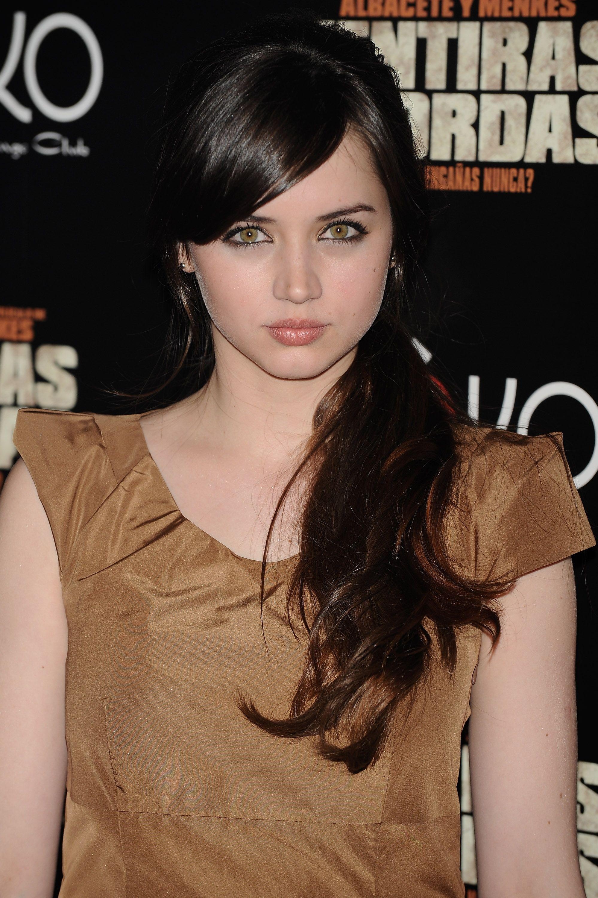 2000x3000 Ana De Armas iPhone Wallpaper, Phone