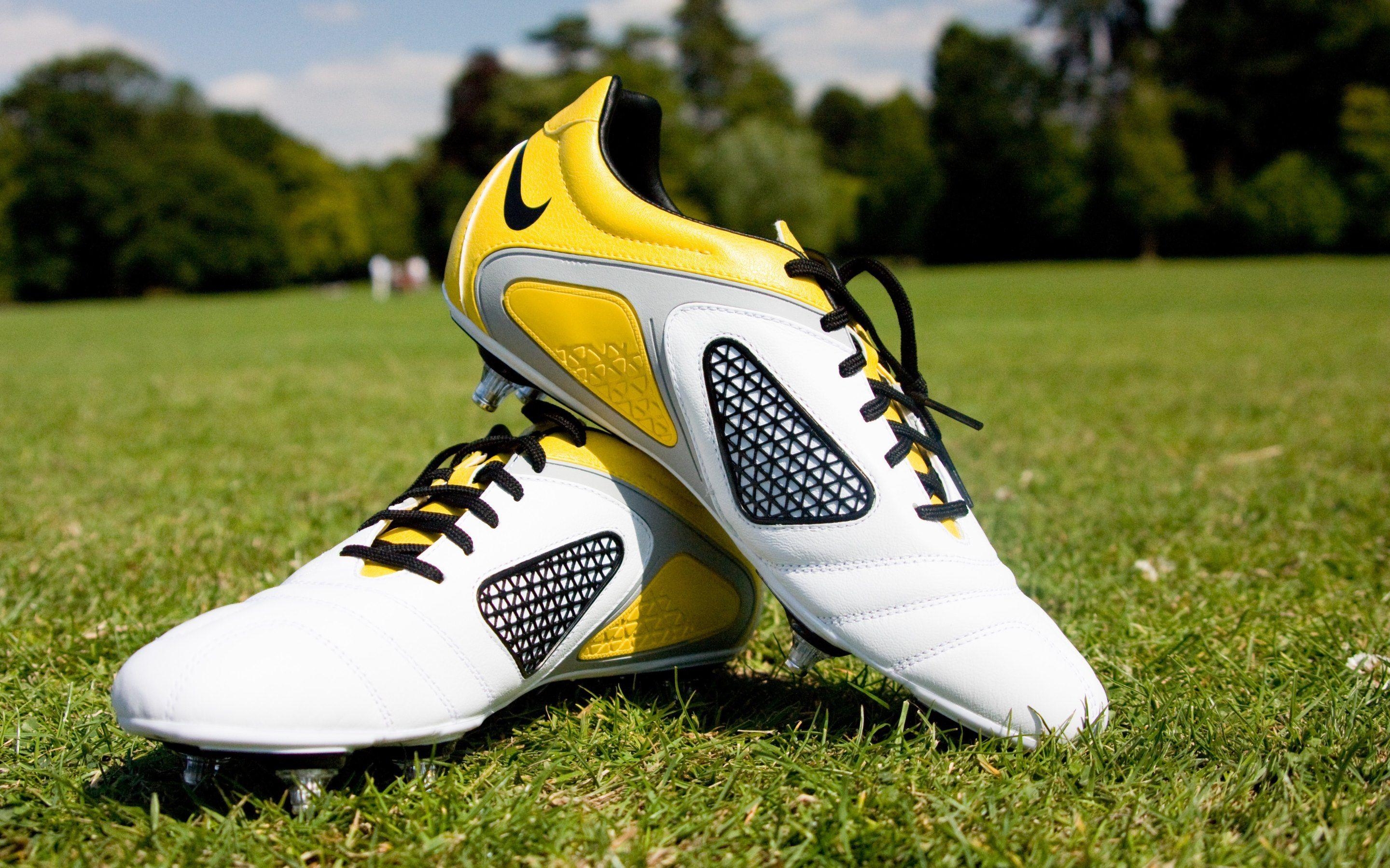 2880x1800 How To Pick The Perfect Football Boots For The Game?, Desktop