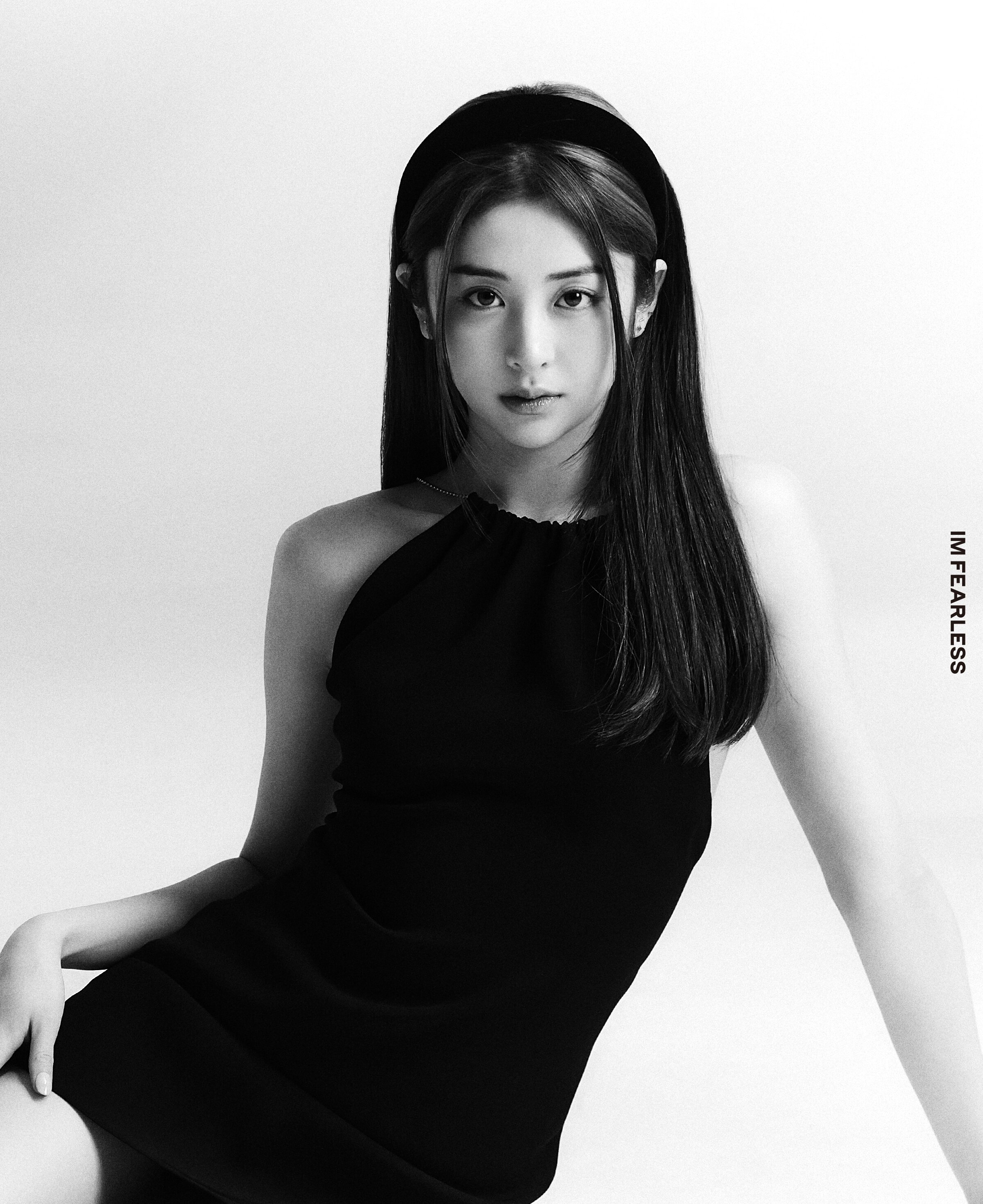 2400x2940 April 2022 LE SSERAFIM 'HUH YUNJIN' Debut Photo, Phone