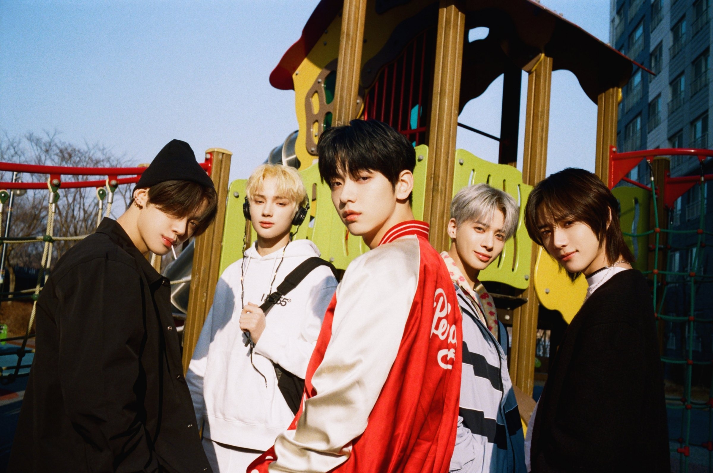 2400x1600 TXT releases a new set of concept photo for their upcoming album 'The Chaos Chapter: Freeze', Desktop