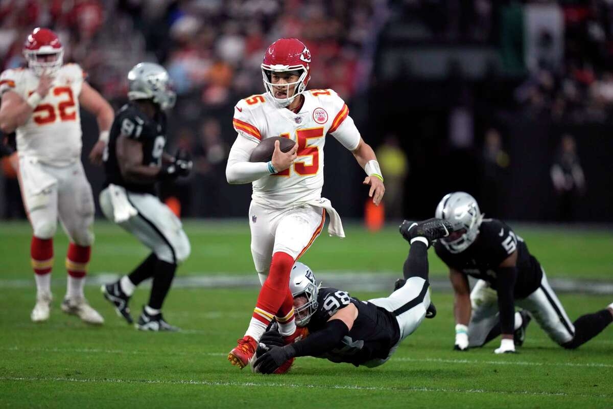 1200x800 Mahomes sets record, Chiefs beat Raiders for AFC's top seed, Desktop