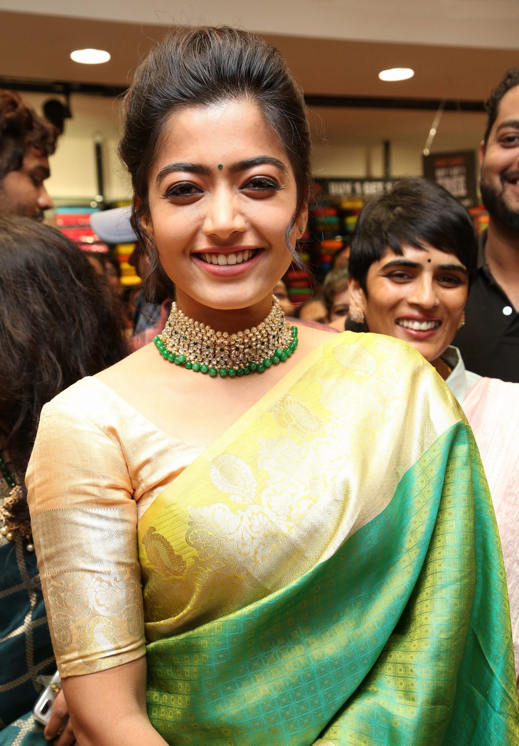 1790x2560 Rashmika Mandanna Latest Pics HD in Saree, Phone