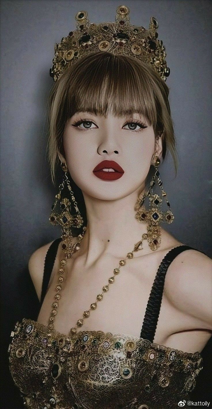 740x1420 BLACKPINK Lisa in crown, Phone