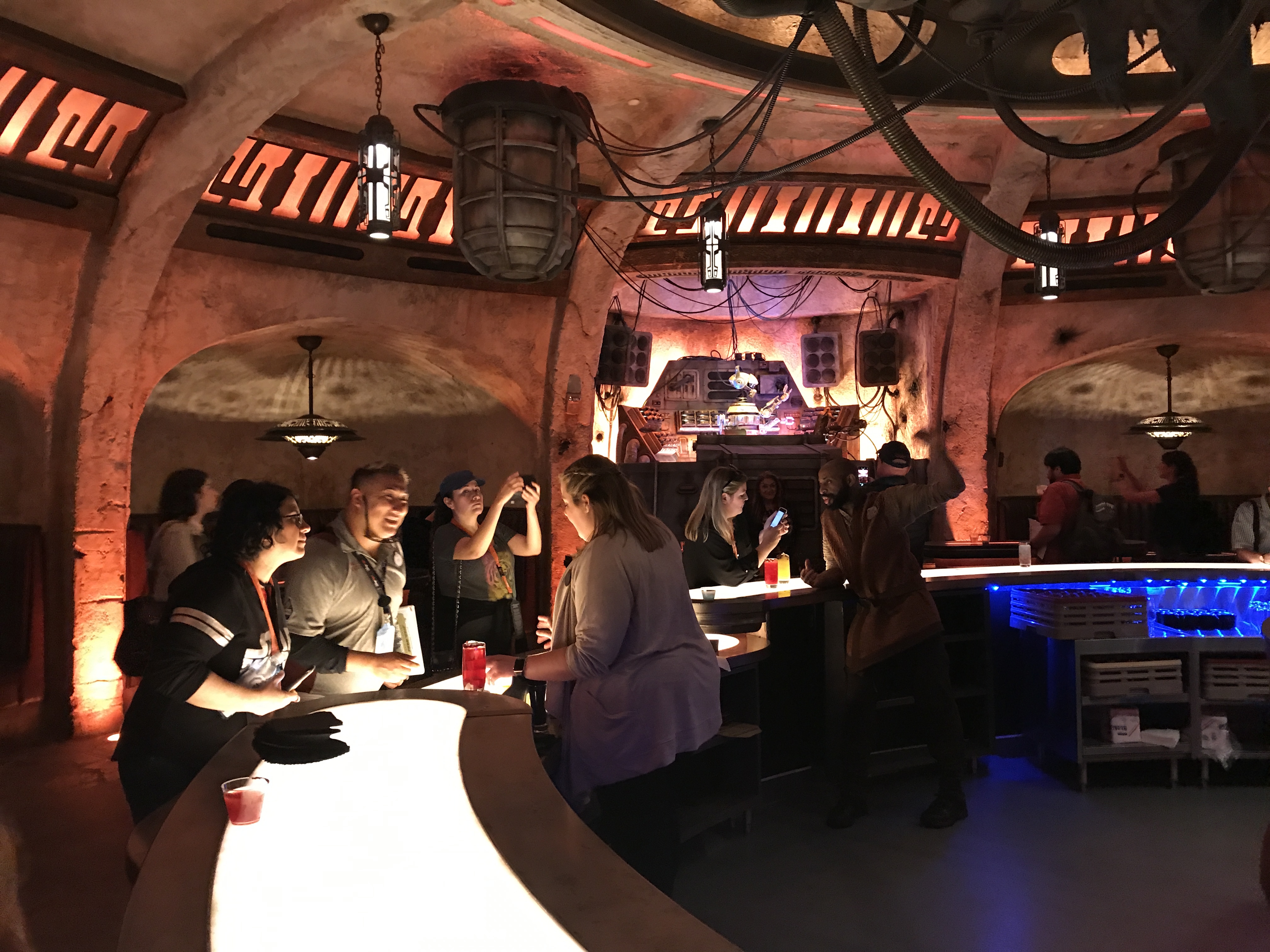 4040x3030 Alcoholic, creative concoctions at 'Galaxy's Edge' cantina, Desktop