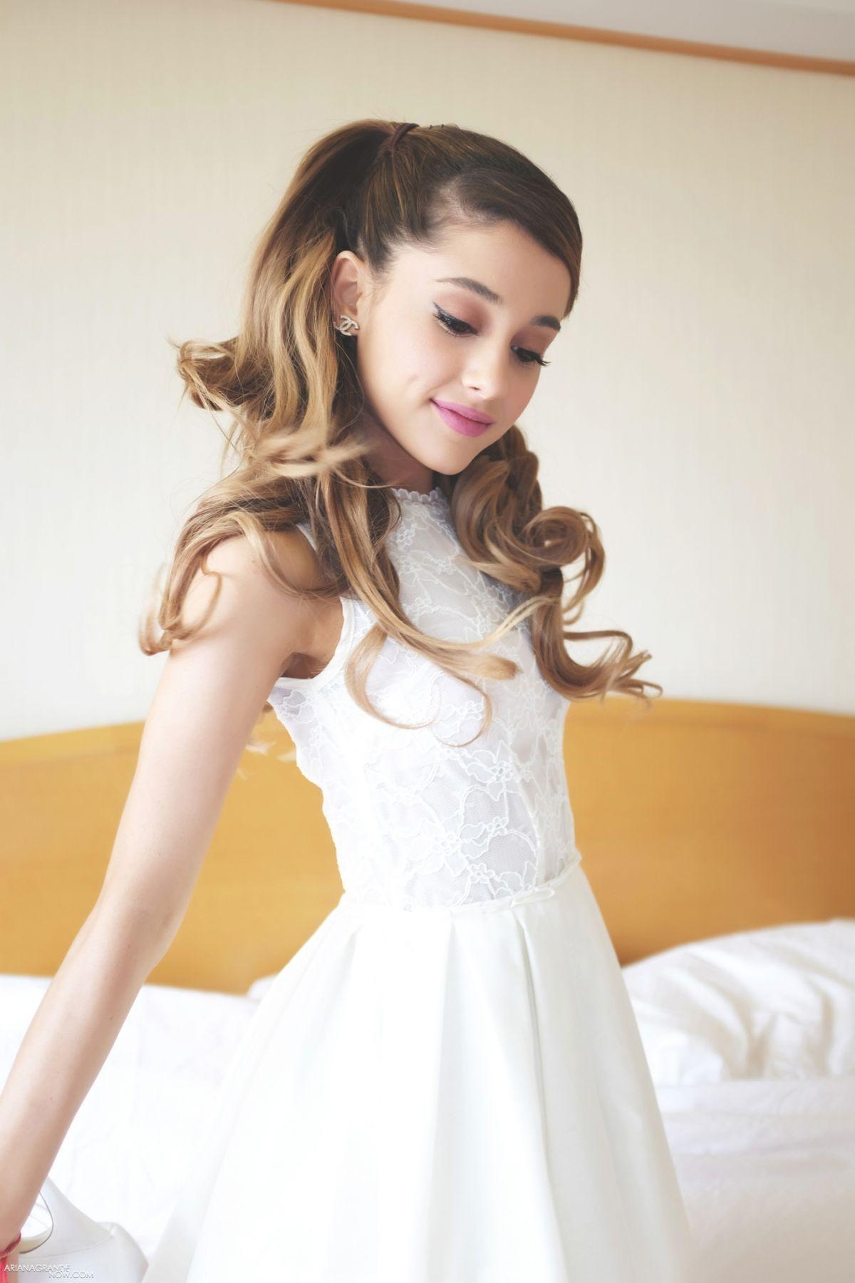 1200x1800 Ariana Grande Unkown Photoshoot 2014. Ariana Grande, Phone