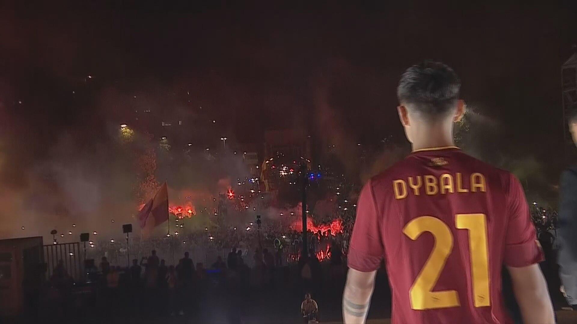 1920x1080 Italy: Roma welcomes star striker Paulo Dybala in spectacular style, Desktop