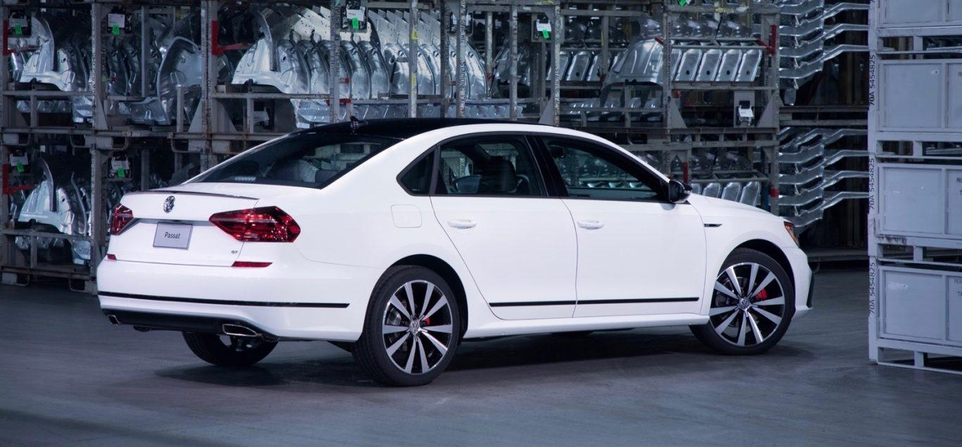 1370x640 Volkswagen Passat Wallpaper, Dual Screen