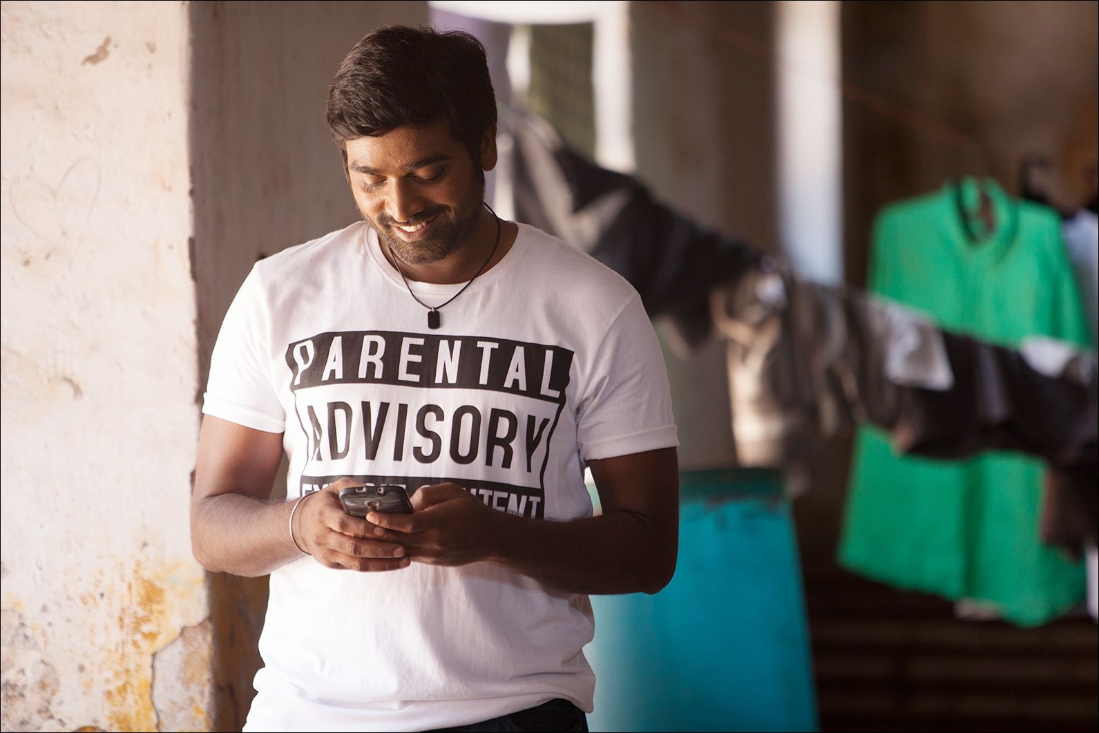 1600x1070 First Look: Naanum Rowdy Dhaan 10, Desktop