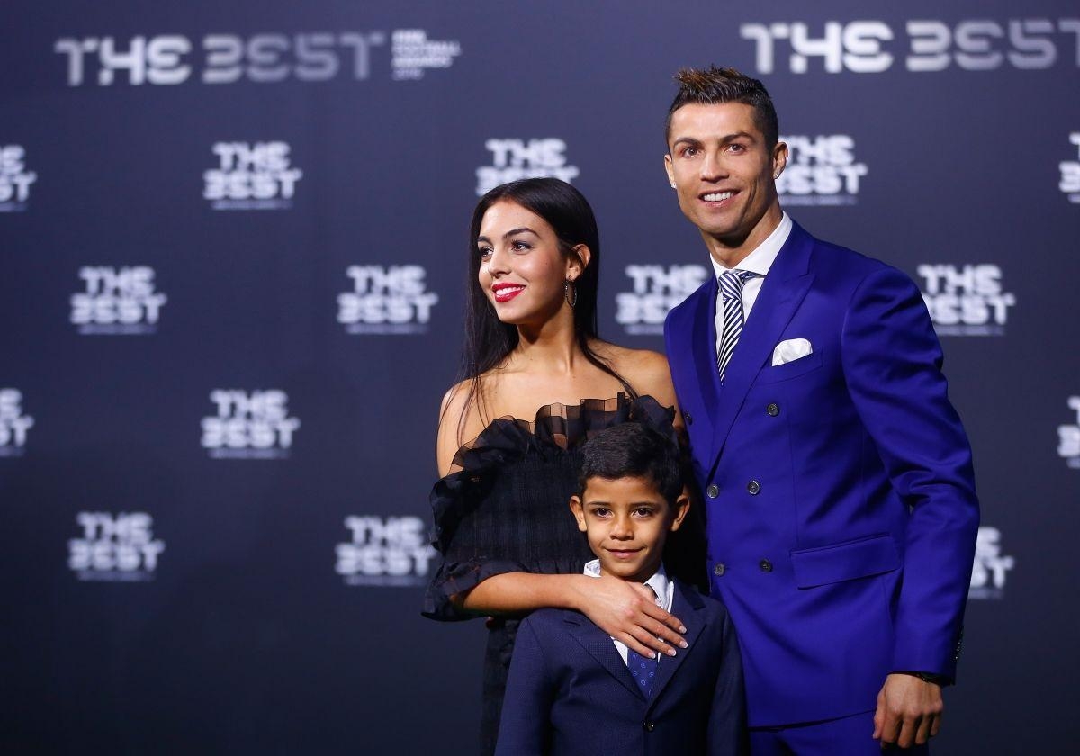 1200x840 Cristiano Ronaldo's girlfriend Georgina Rodriguez makes temperature, Desktop