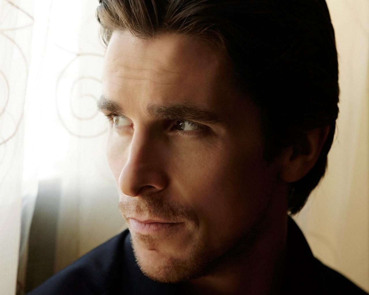 1280x1030 Wallpaper Christian Bale Celebrities Image Download, Desktop