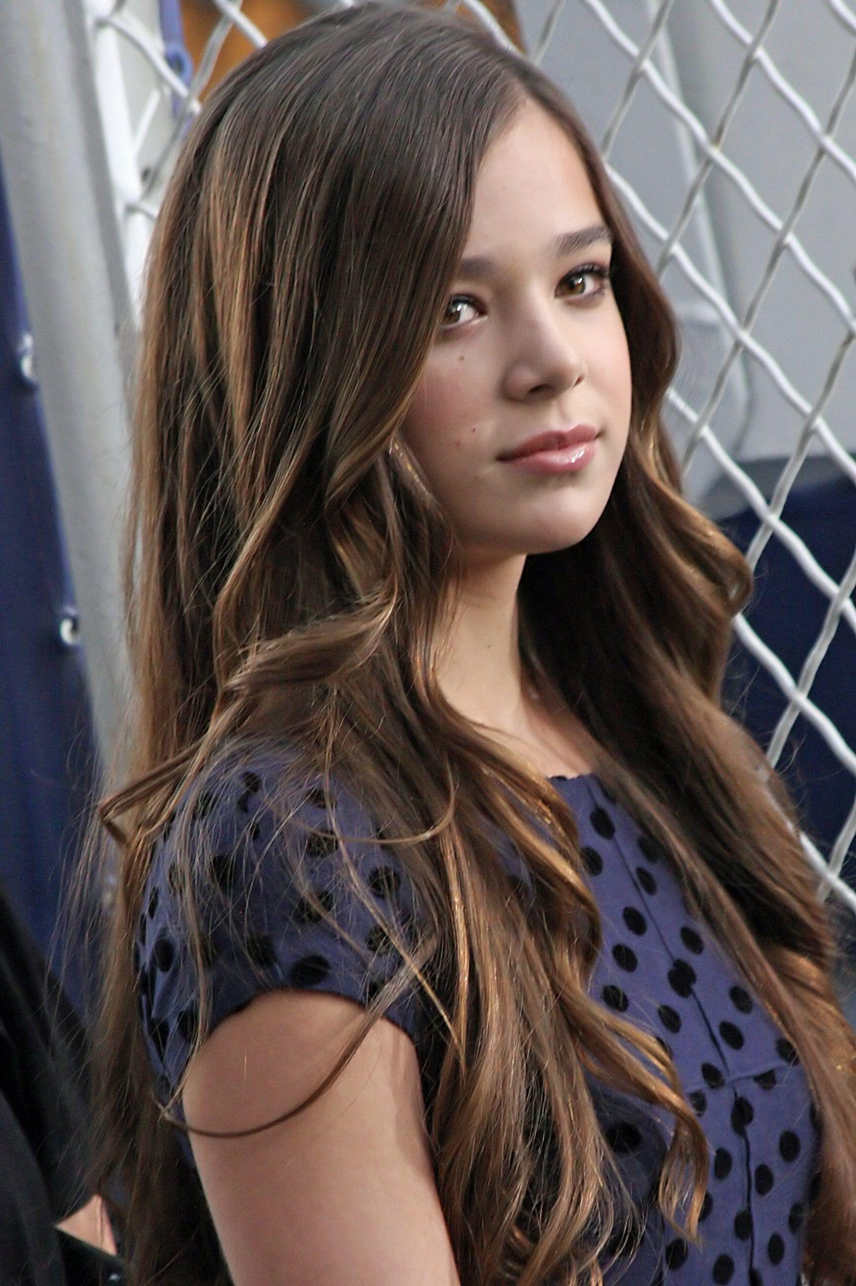 1730x2600 Hailee Steinfeld HD Desktop Wallpaperwallpaper.net, Phone