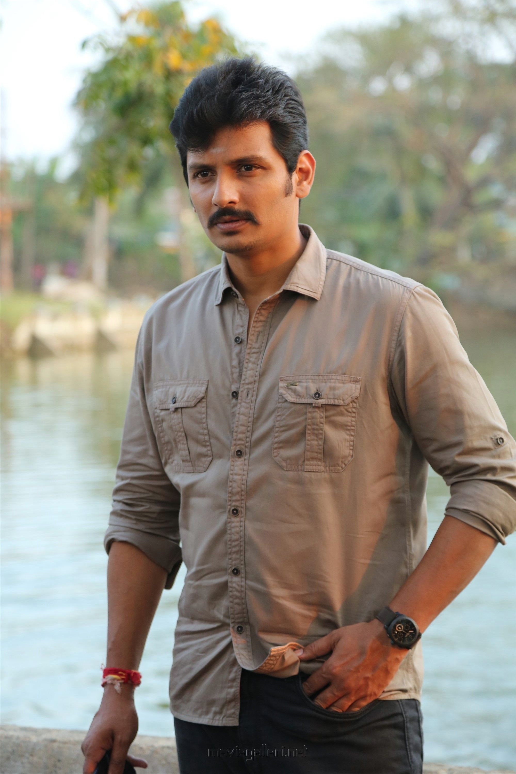 2000x3000 Seeru Movie Image. Jiiva. Riya Suman. Gayathri Krishna. New Movie Posters, Phone