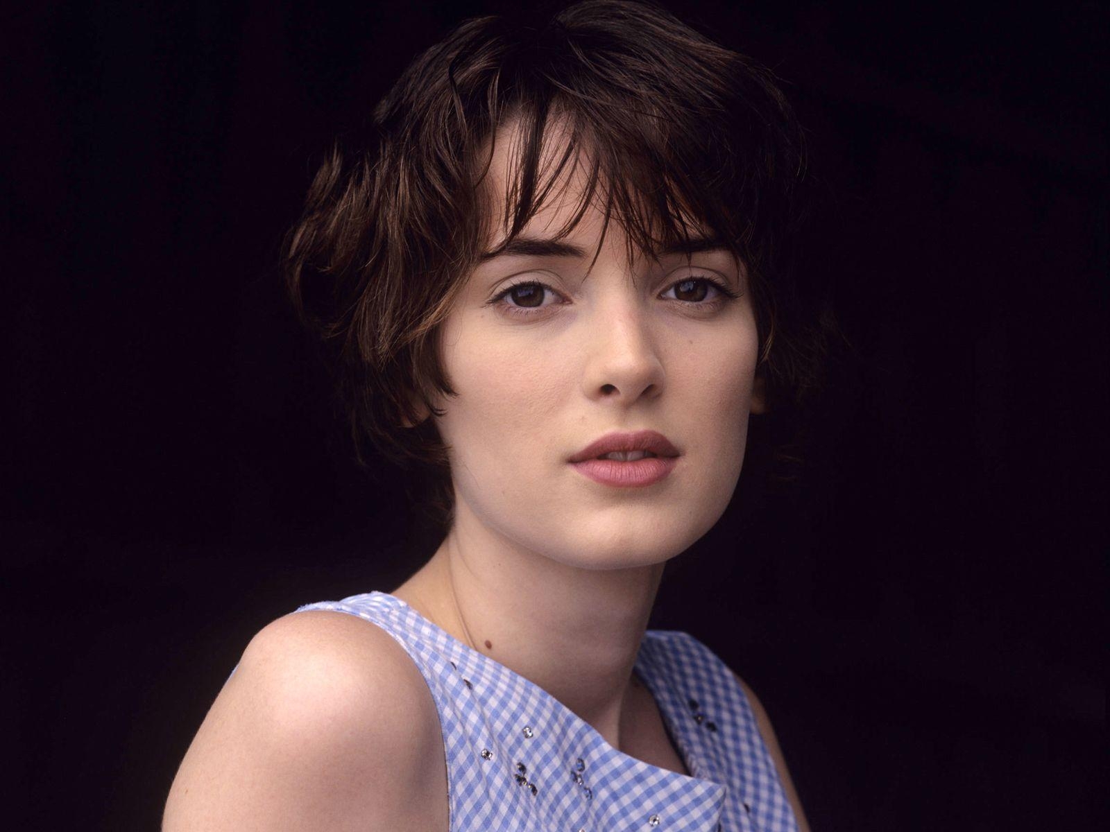 1600x1200 Winona Ryder HD Wallpaper for desktop download, Desktop