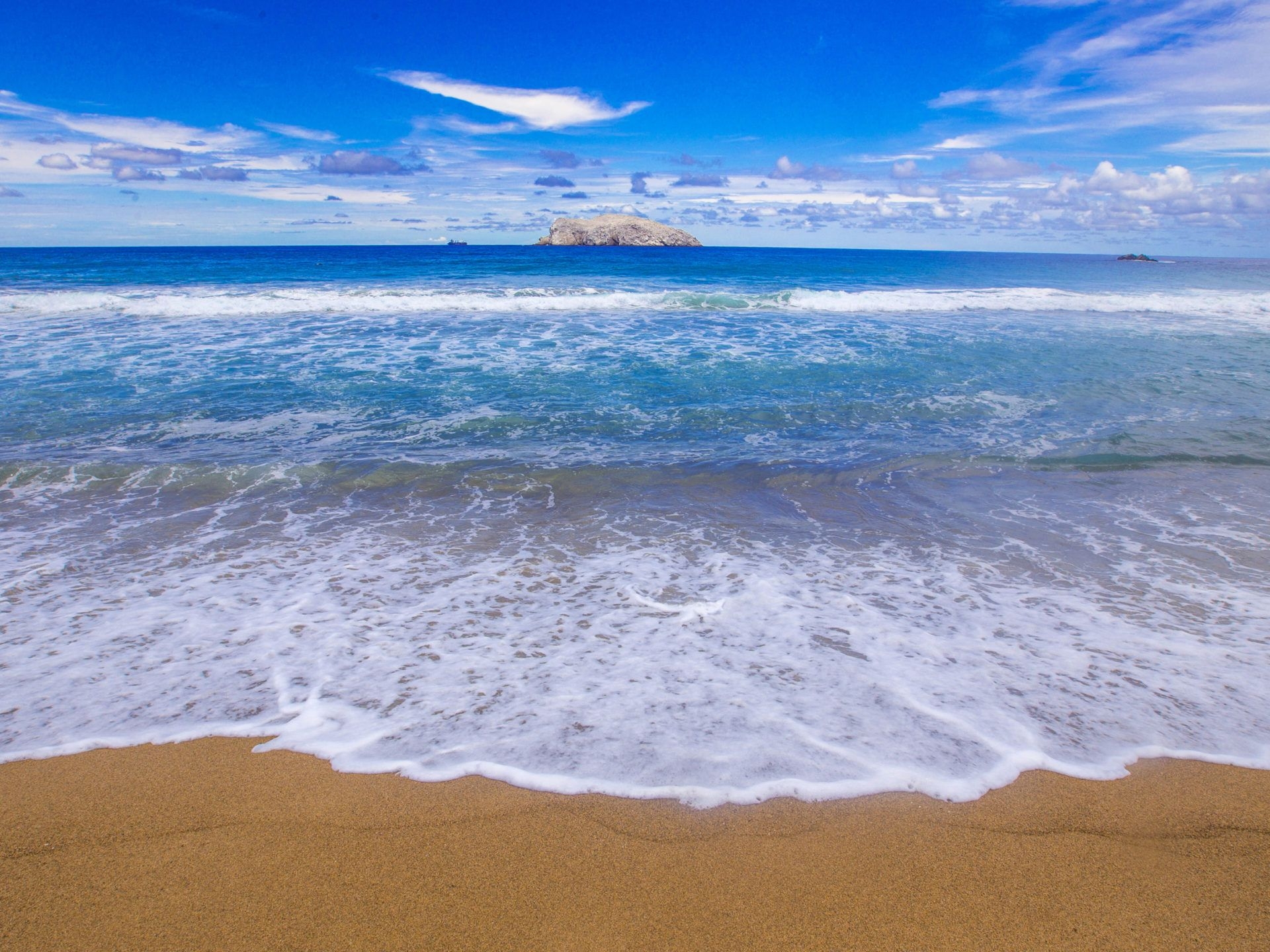 1920x1440 Playa Peña Blanca Manzanillo Colima Mexico Bridal Beach Ocean Waves Blue Sky White Clouds 4k Ultra HD Desktop Wallpaper HD 3840x2160, Wallpaper13.com, Desktop