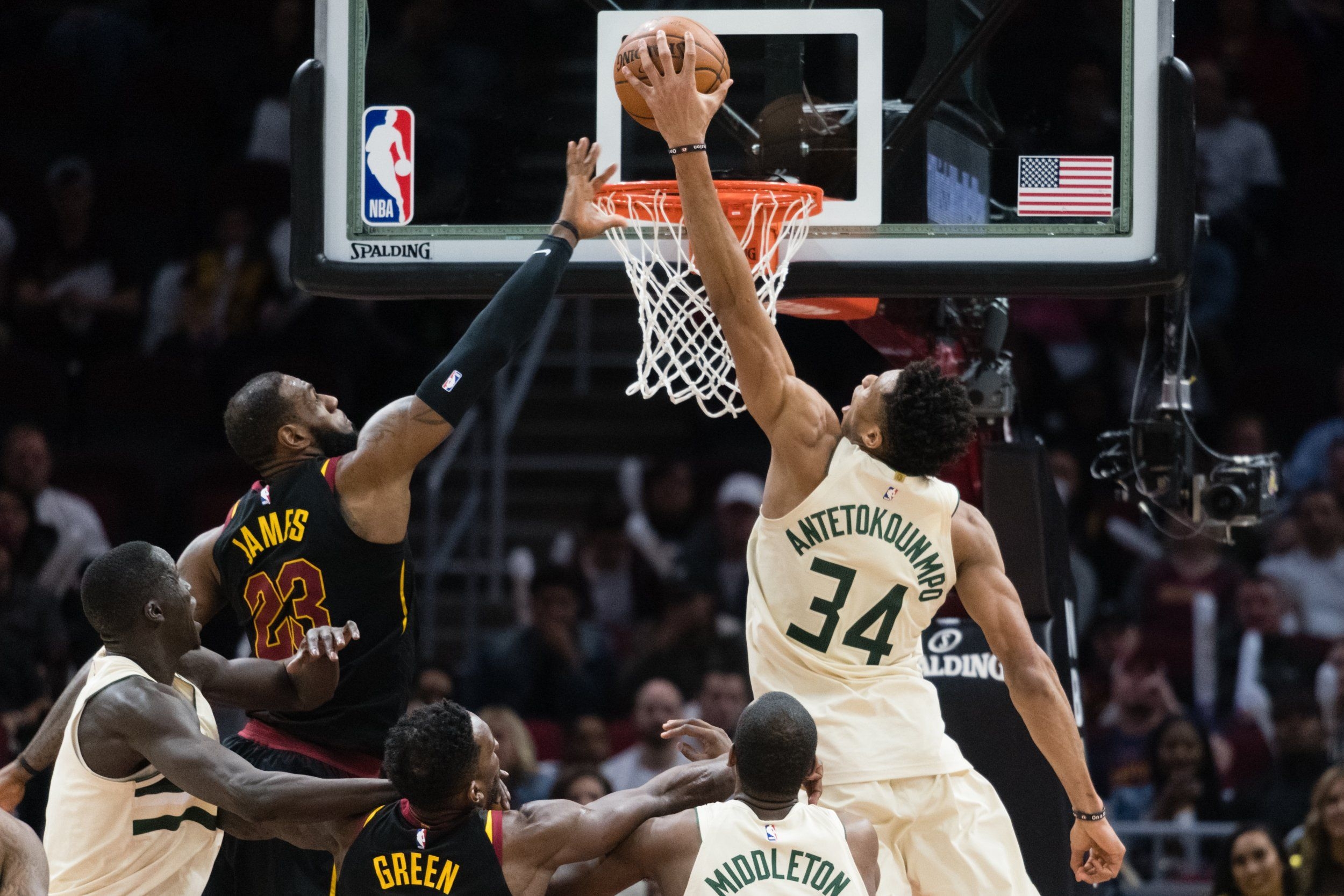 2500x1670 LeBron James vs Giannis Antetokounmpo: No Contest as the King Dominates Greek Freak, Desktop