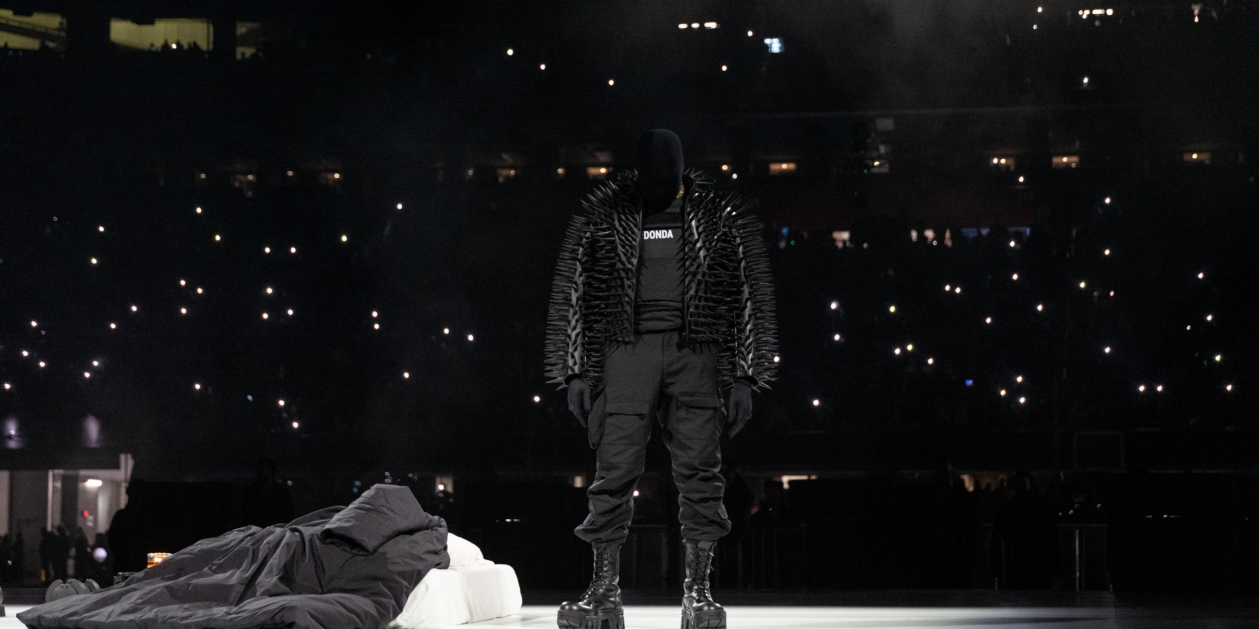 2560x1280 Kanye West Plays New Album Donda on Latest Apple Music Livestream Event, Dual Screen