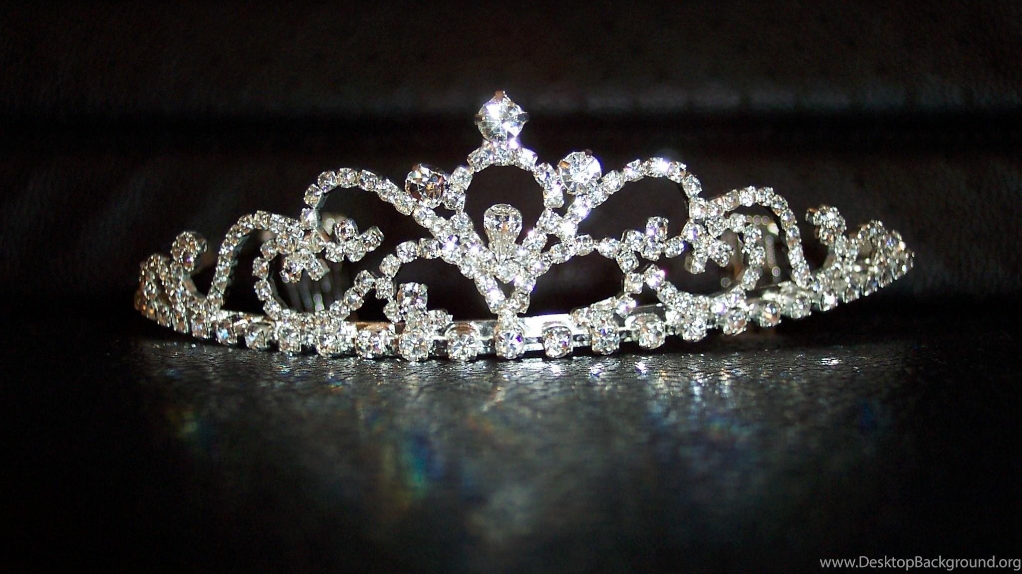 2050x1160 Princess Crown Wallpaper, Desktop