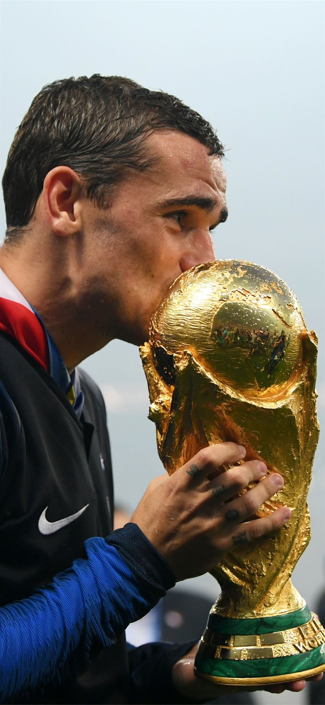 1130x2440 Antoine Griezmann World Cup Trophy Wallpaper & Background Download, Phone