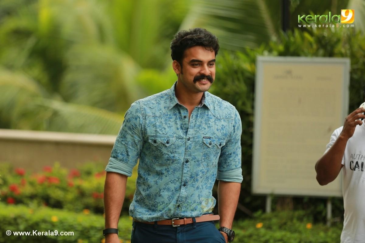 1200x800 Tovino Thomas at amma general body meeting 2016 photo 0236 33239, Desktop