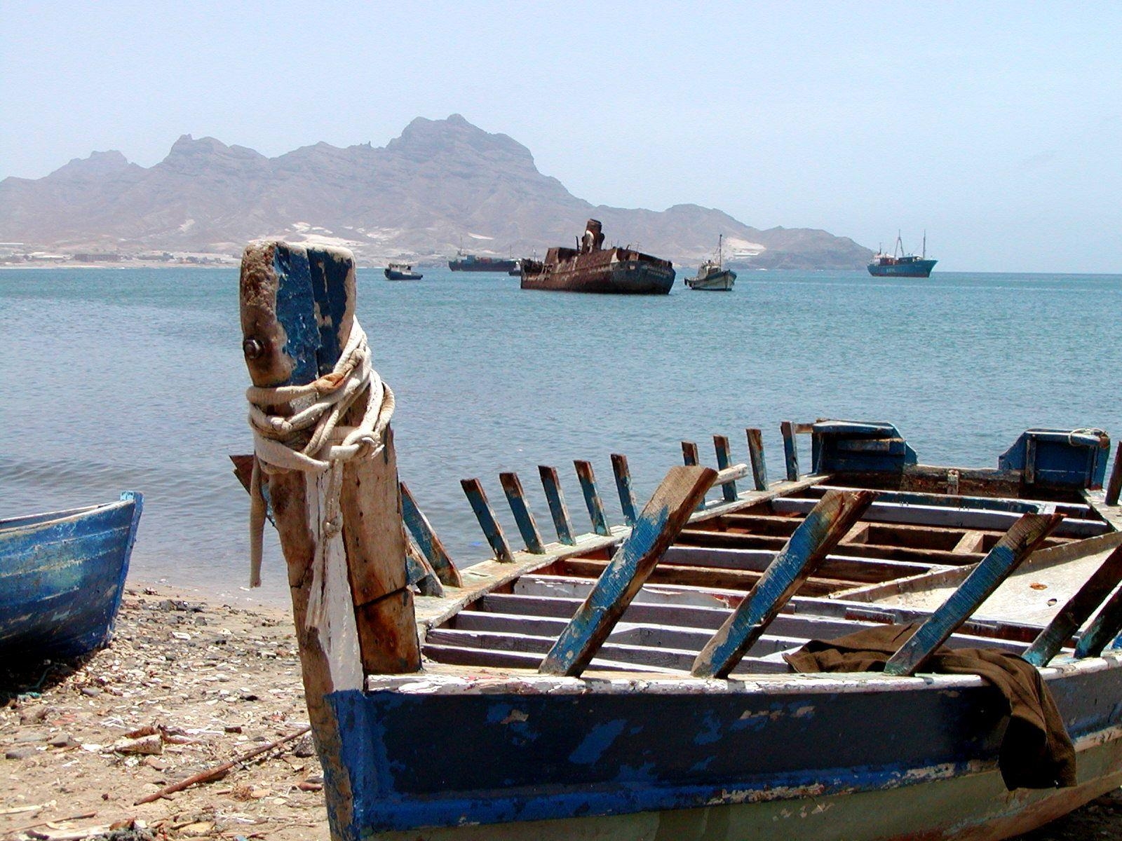 1600x1200 Travel photo Cabo Verde Mindelo harbor Trip image, Desktop