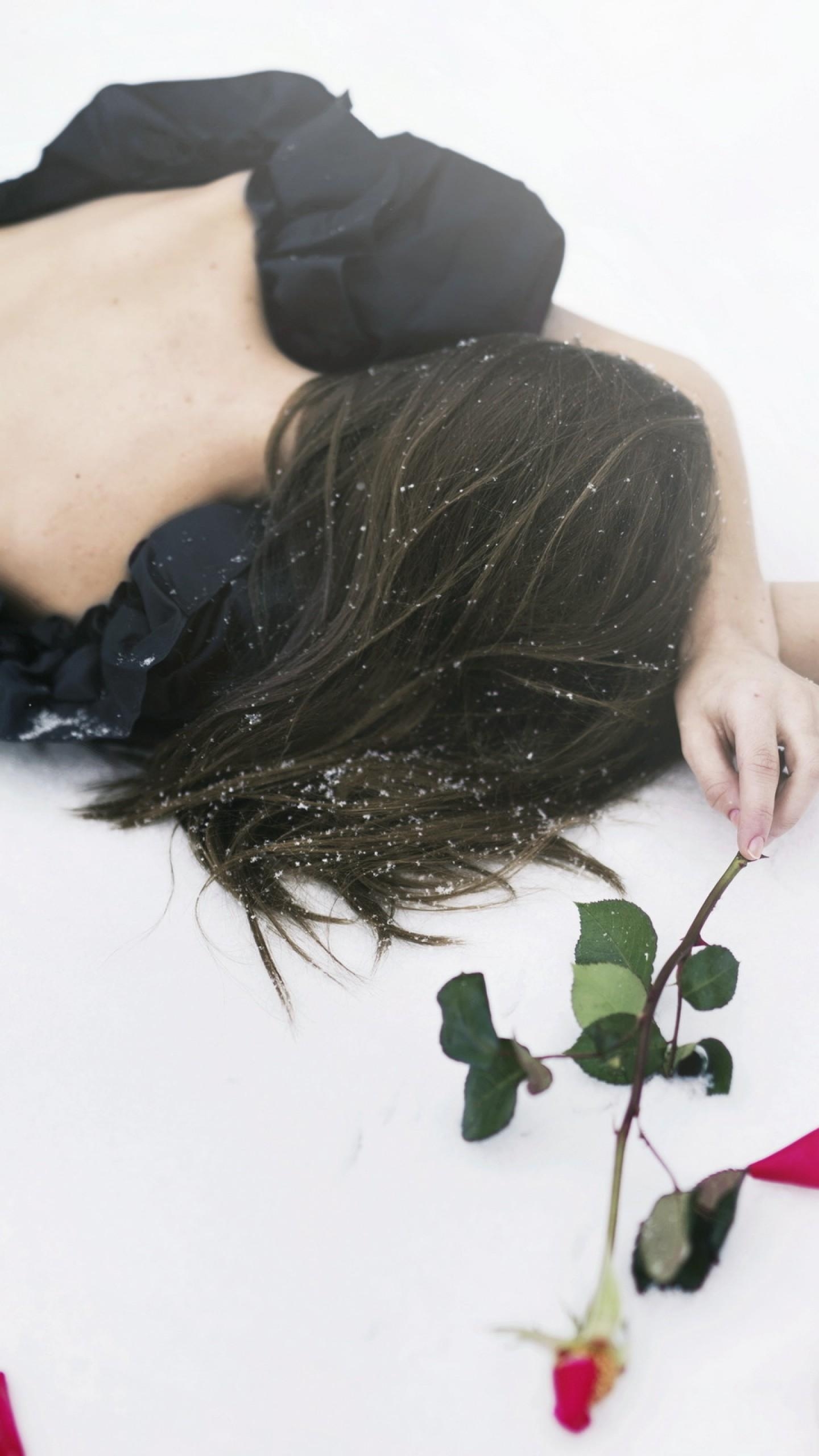 1440x2560 Wallpaper Love failure, Breakup, Rose, Petals, Woman, Mood, Phone