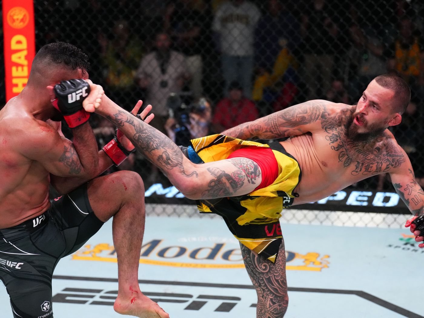 1400x1050 Marlon Vera bloodies and batters Rob, Desktop