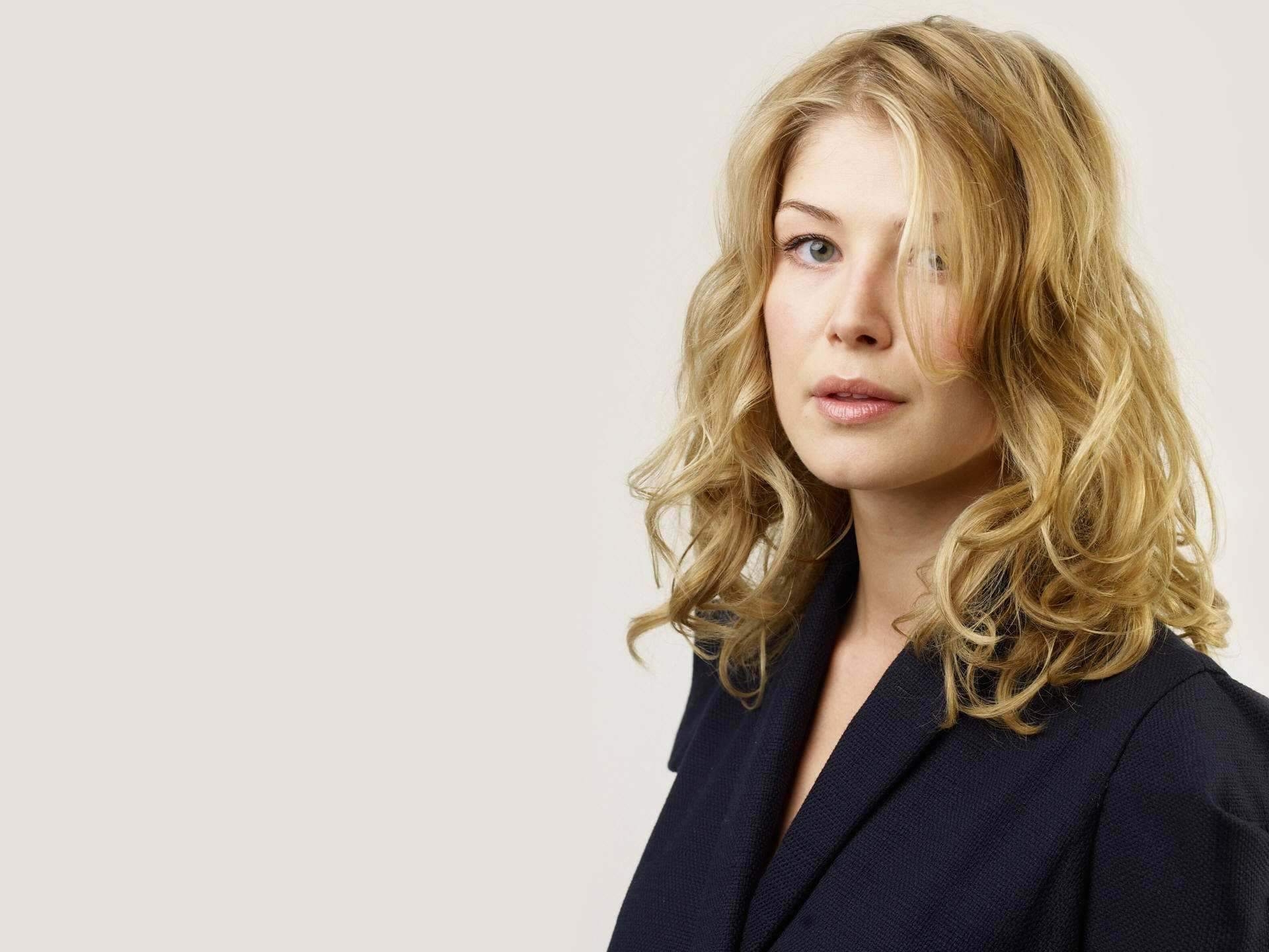 1920x1440 Rosamund Pike HD Desktop Wallpaper, Desktop