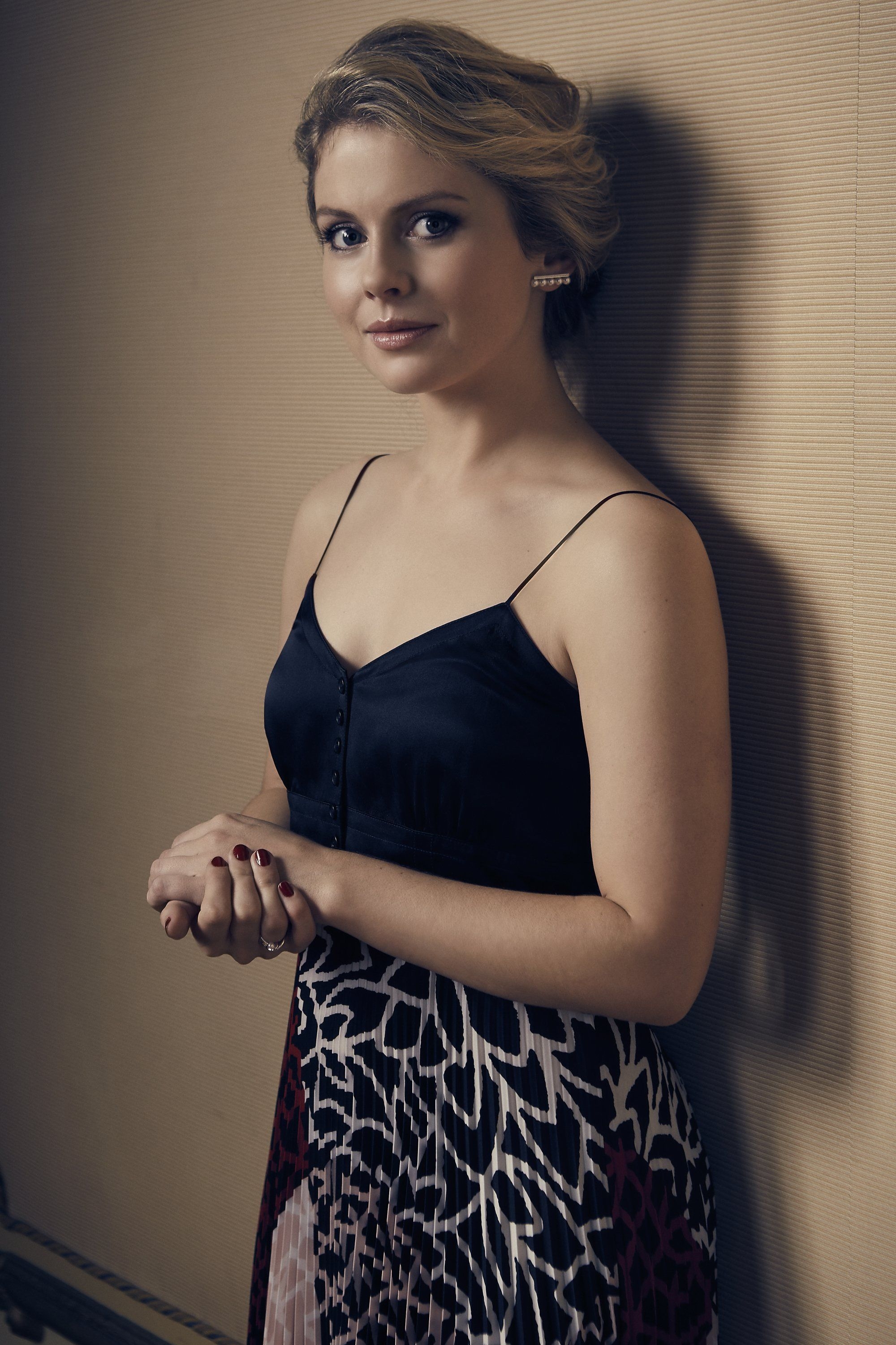 2000x3000 Izombie Season 3 Rose McIver Portrait Photo 40348424, Phone