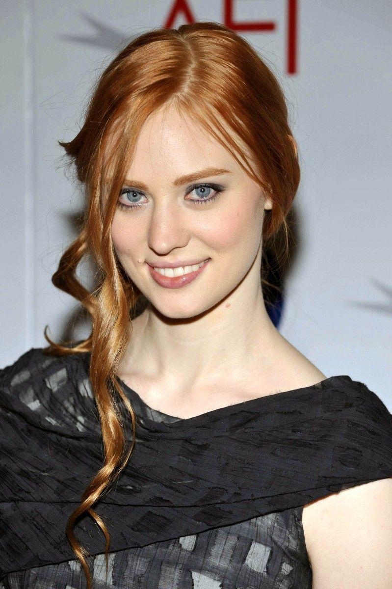 800x1200 Deborah Ann Woll wallpaper, Phone