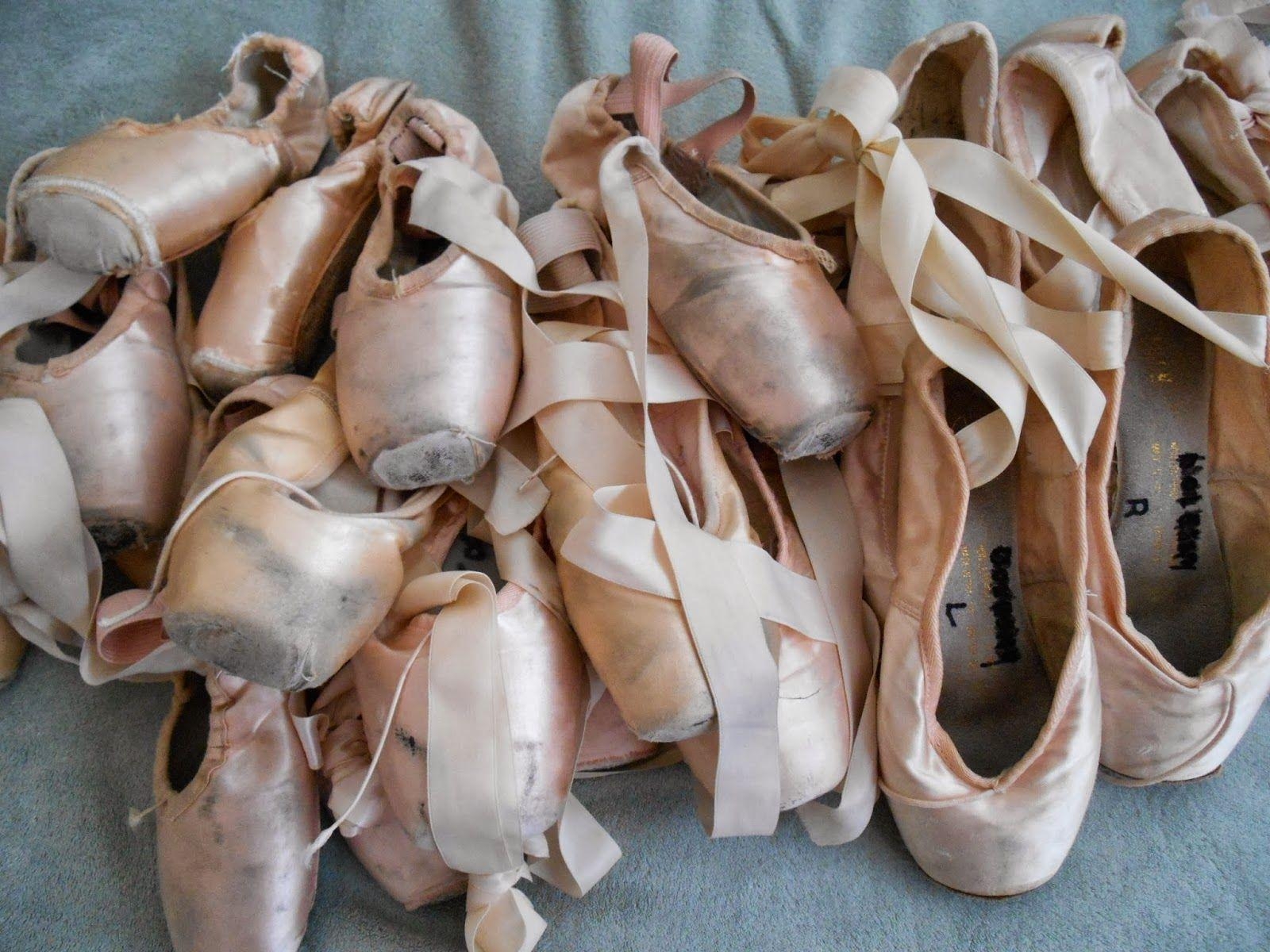 1600x1200 Pointe Shoe Background Wallpaper 23911, Desktop