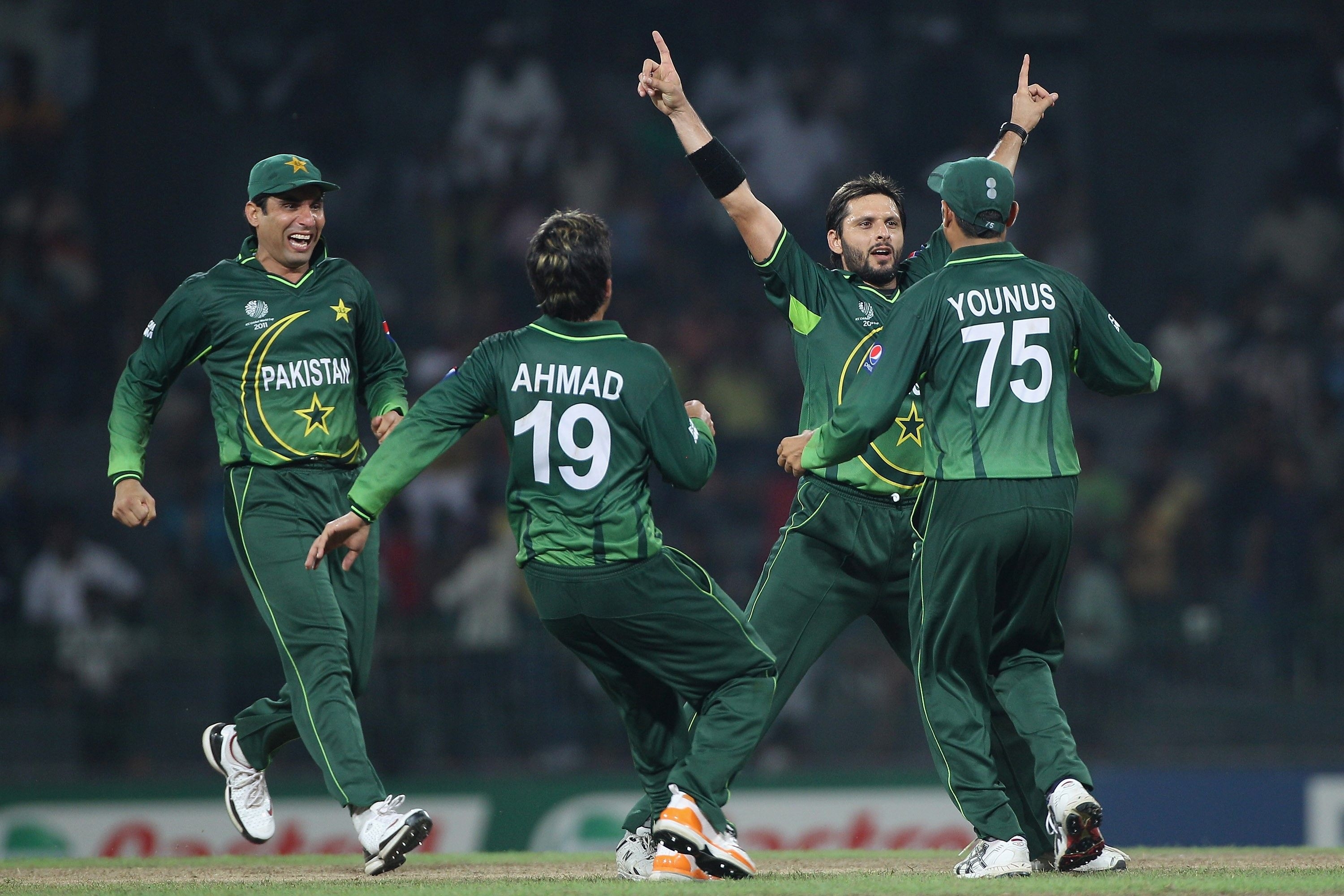 3000x2010 Shahid Afridi and other Pakistani Cricketer Celebrates after Take 919 - Shahid Afridi Wallpaper, Desktop