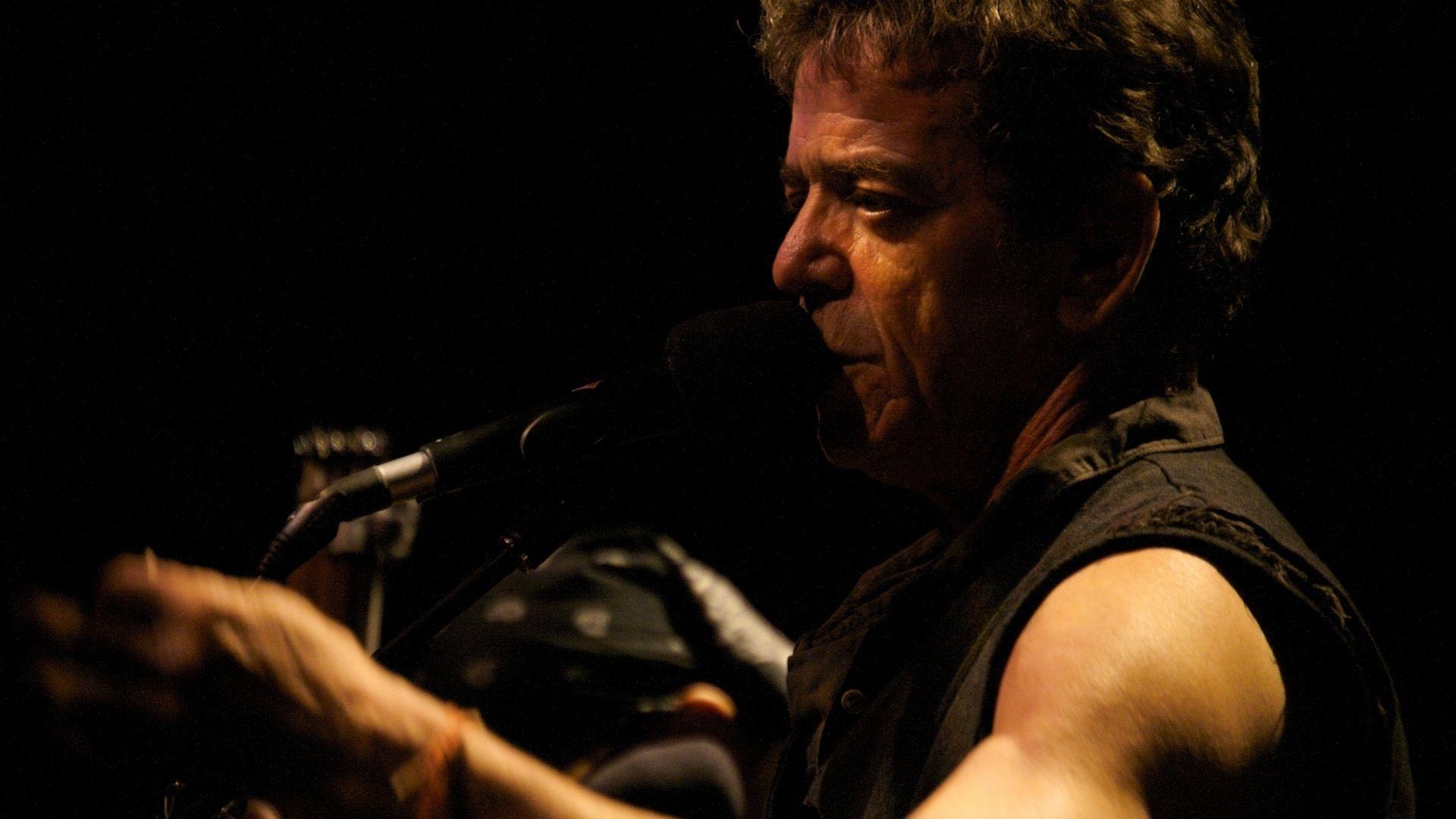 1920x1080 Wallpaper Lou reed, Microphone, Show, Hand, Look HD, Picture, Image, Desktop