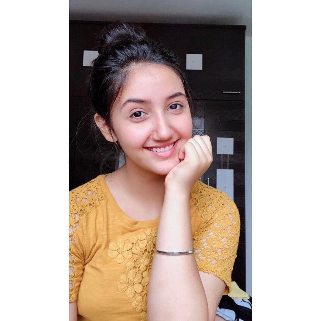 1080x1080 Ashnoor Kaur, Phone