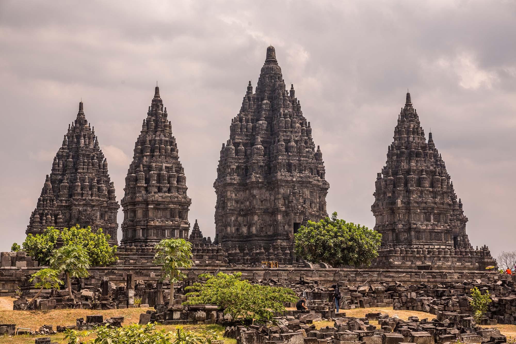 2000x1340 Temples near Yogyakarta • Jus Medic, Desktop