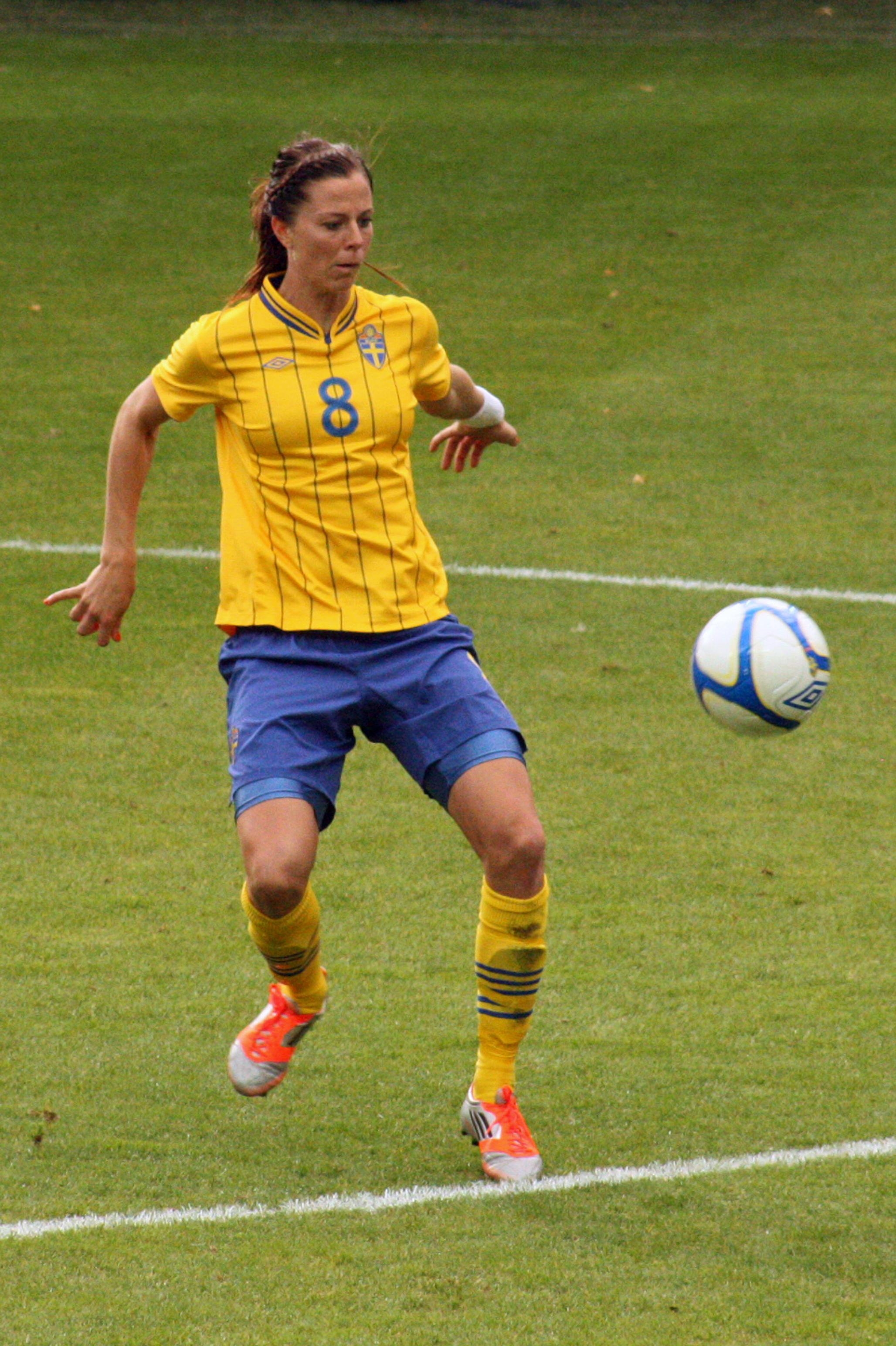 2060x3090 Lotta Schelin. En blogg om internationell damfotboll, Phone