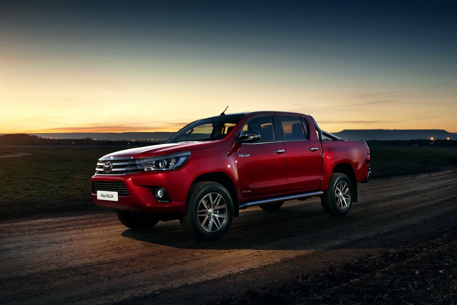 1600x1070 Toyota Hilux 2016 wallpaper HD High Quality Download, Desktop