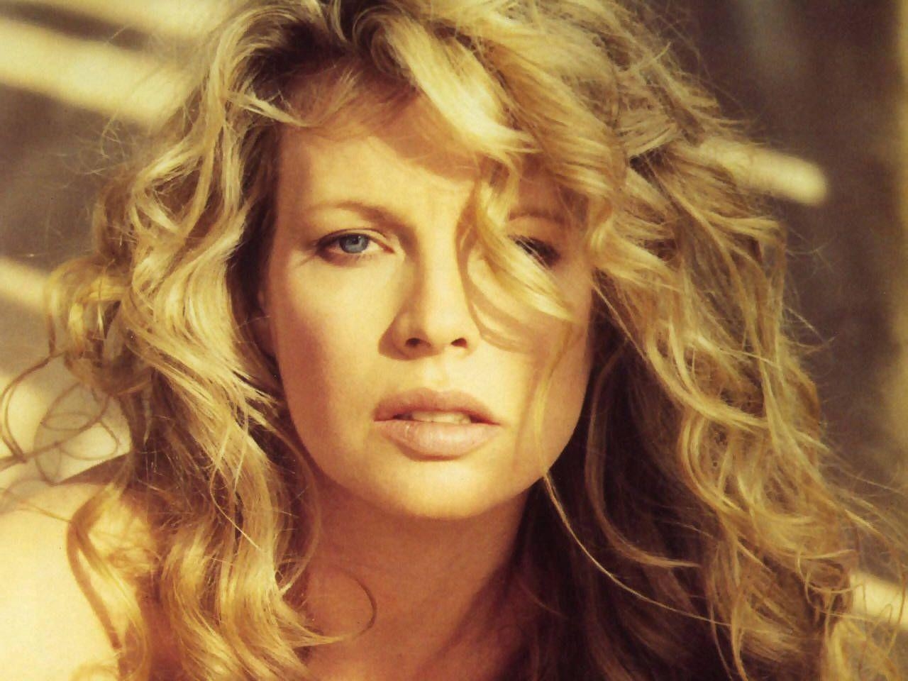 1280x960 Kim Basinger Wallpaper, Desktop